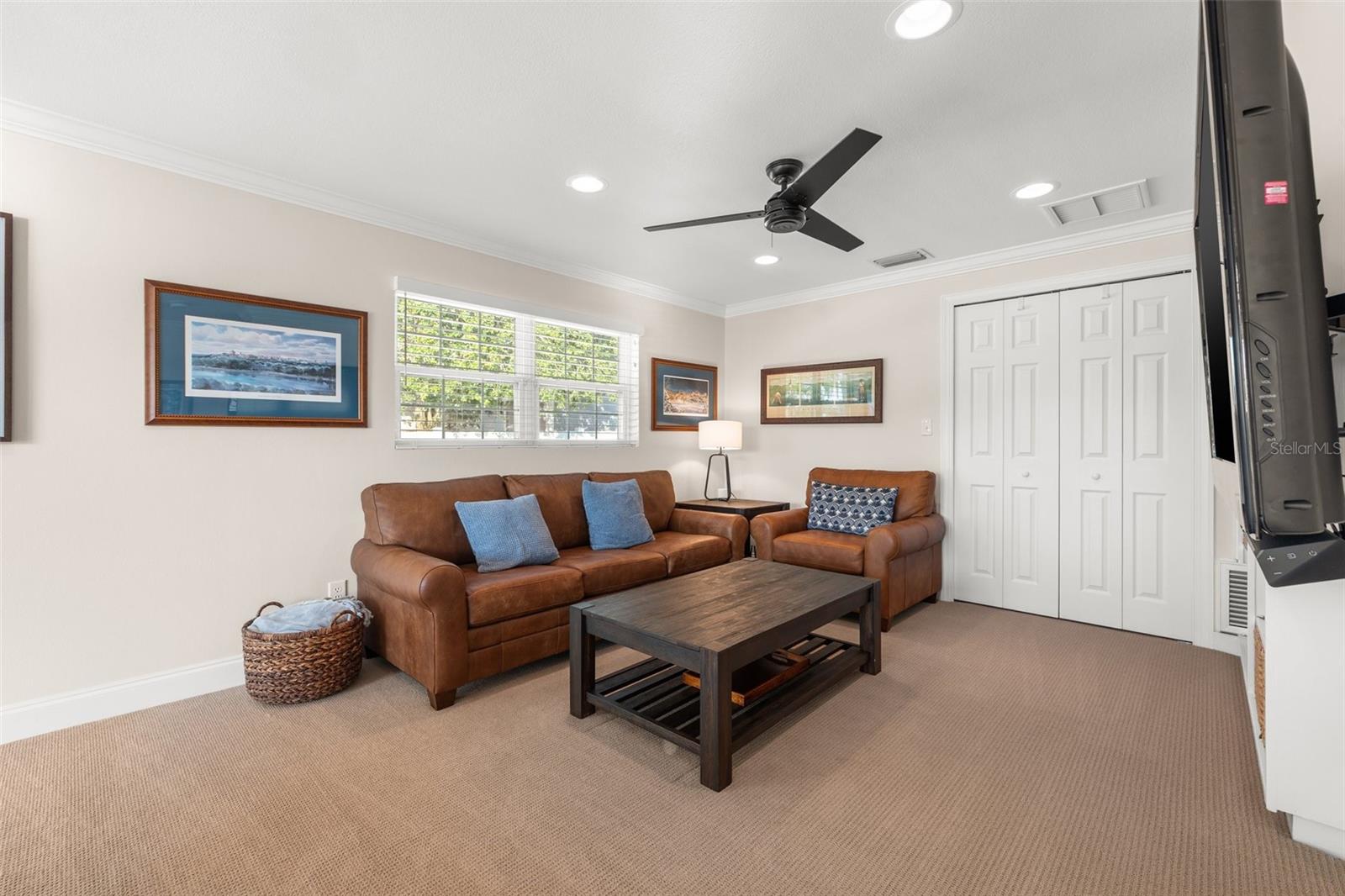 935 EDEN ISLE DR NE