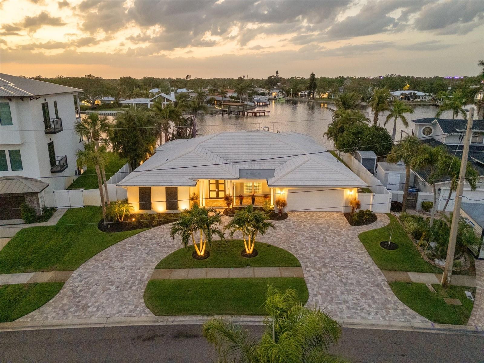 935 EDEN ISLE DR NE