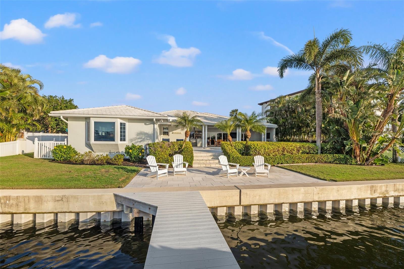 935 EDEN ISLE DR NE