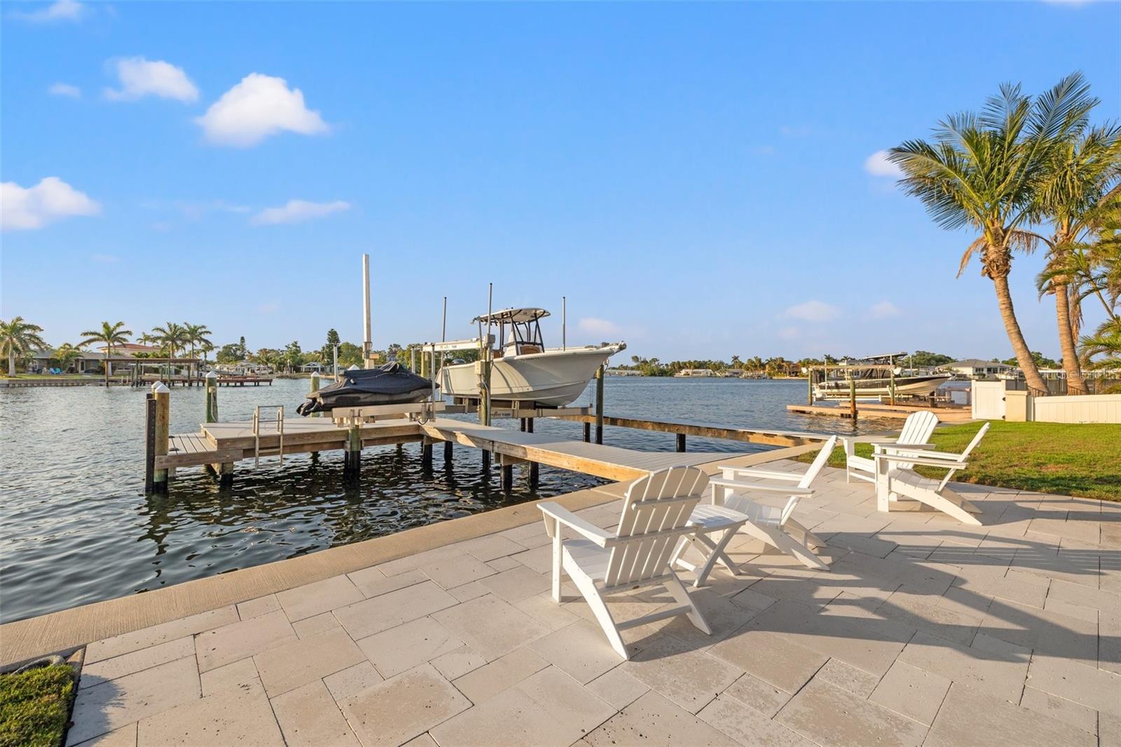 935 EDEN ISLE DR NE