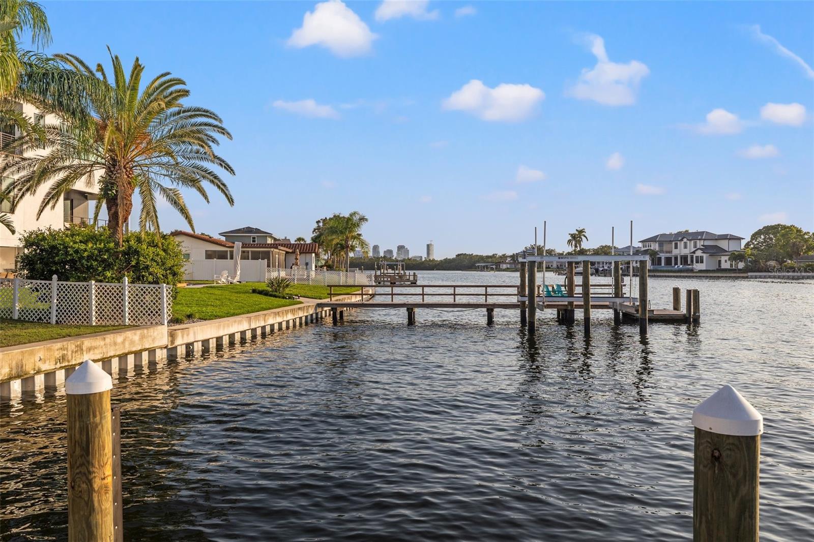 935 EDEN ISLE DR NE