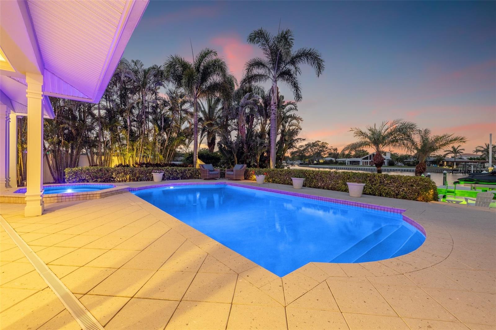 935 EDEN ISLE DR NE