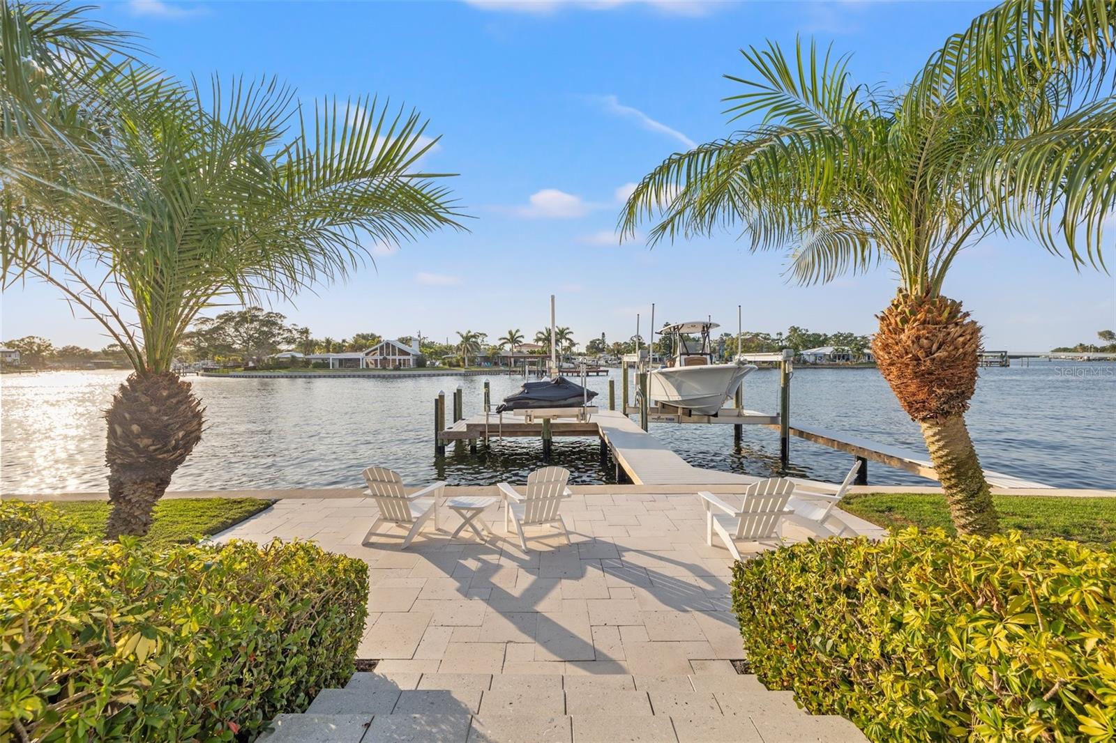 935 EDEN ISLE DR NE
