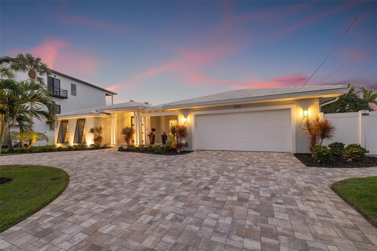 935 EDEN ISLE DR NE
