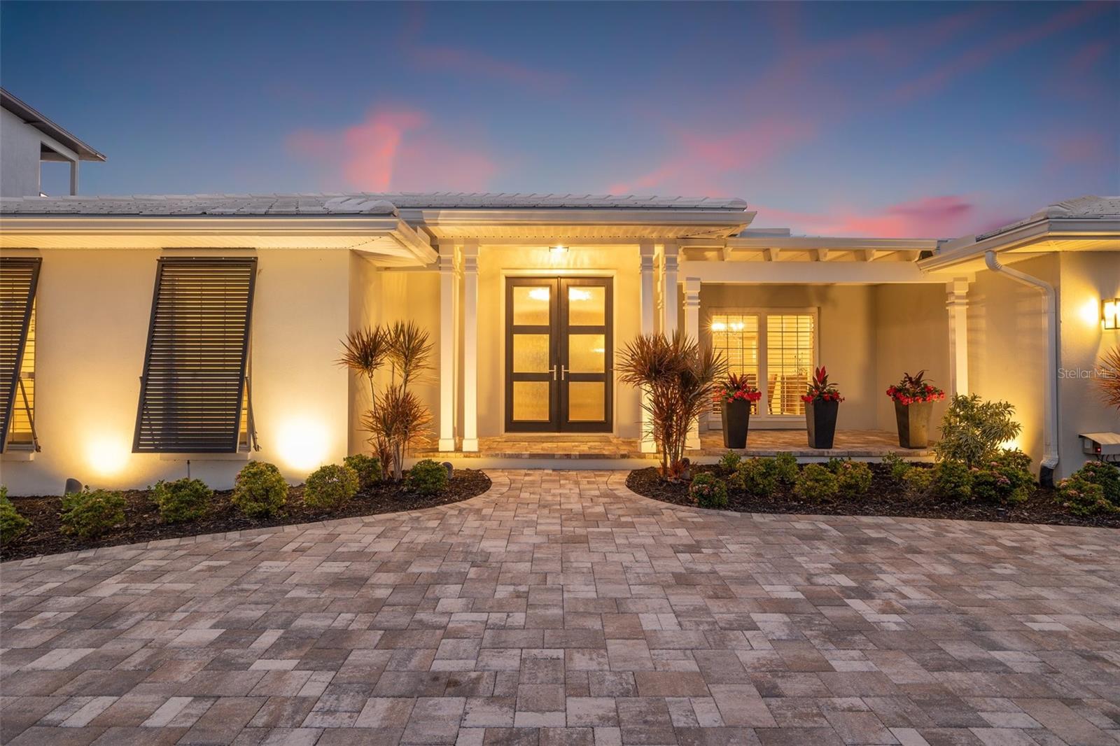 935 EDEN ISLE DR NE