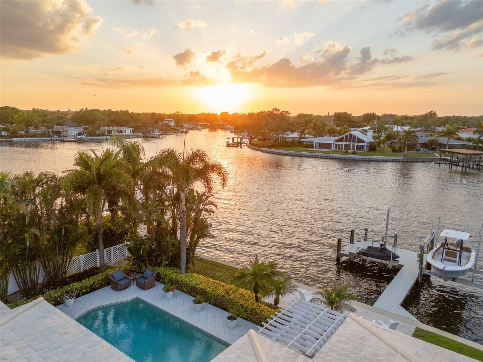 935 EDEN ISLE DR NE