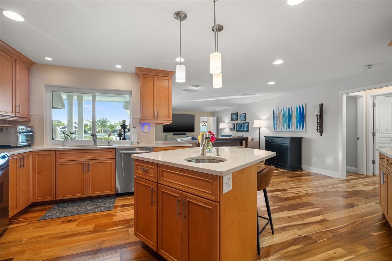 935 EDEN ISLE DR NE