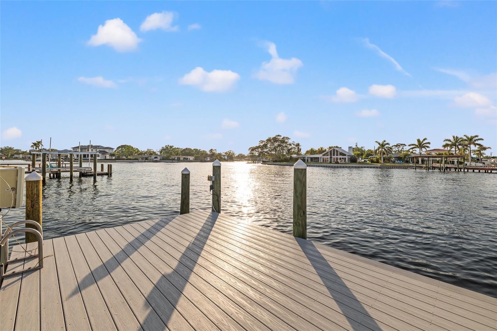 935 EDEN ISLE DR NE