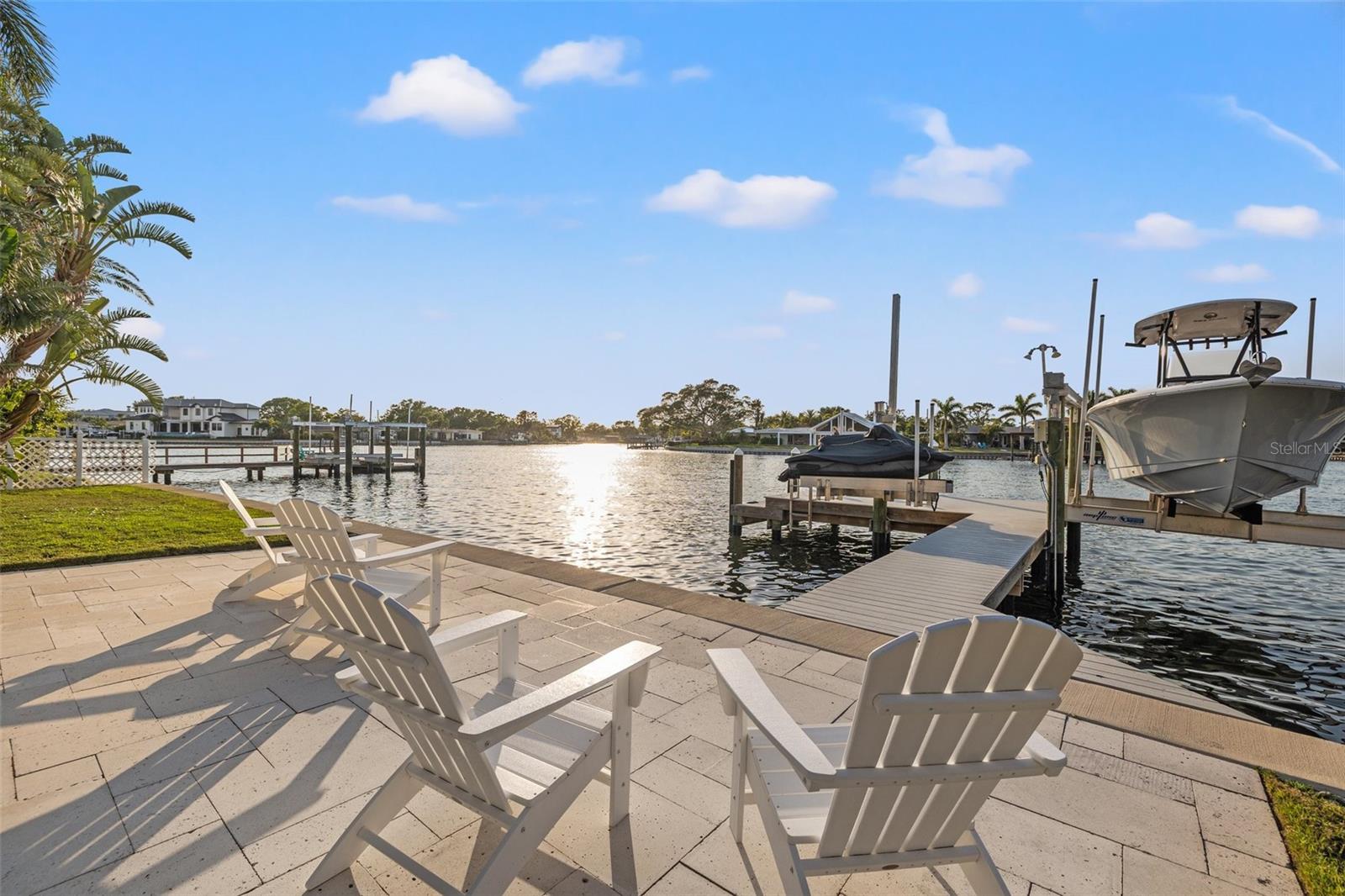 935 EDEN ISLE DR NE