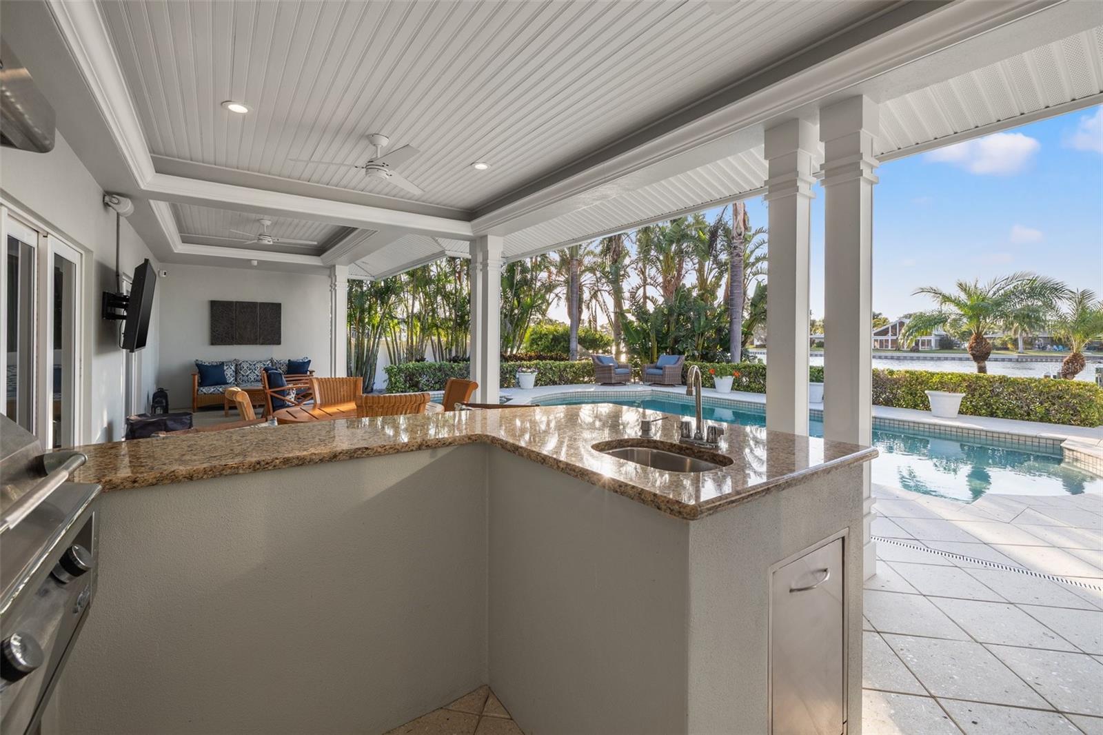 935 EDEN ISLE DR NE