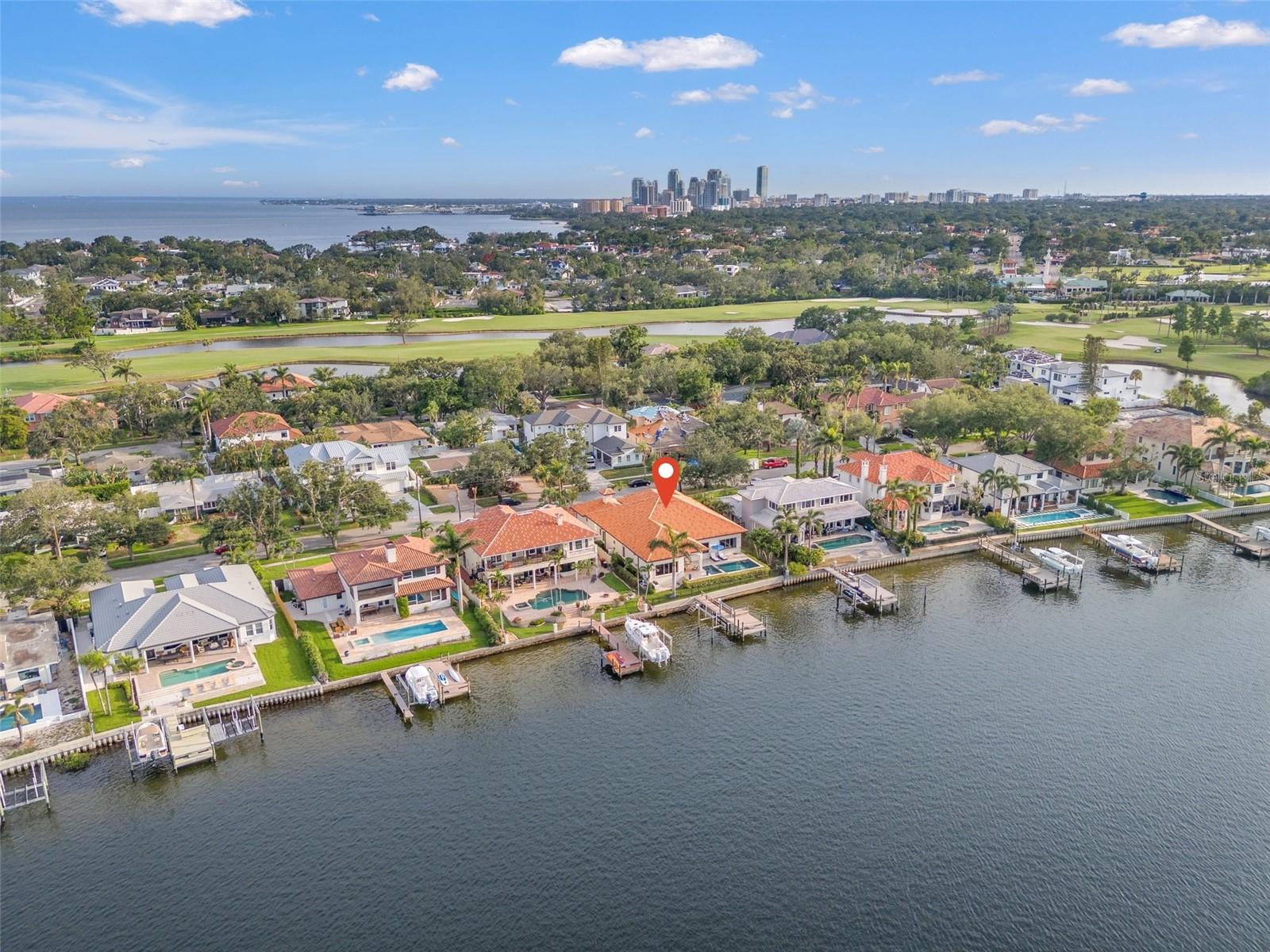 301 BAYVIEW DR NE