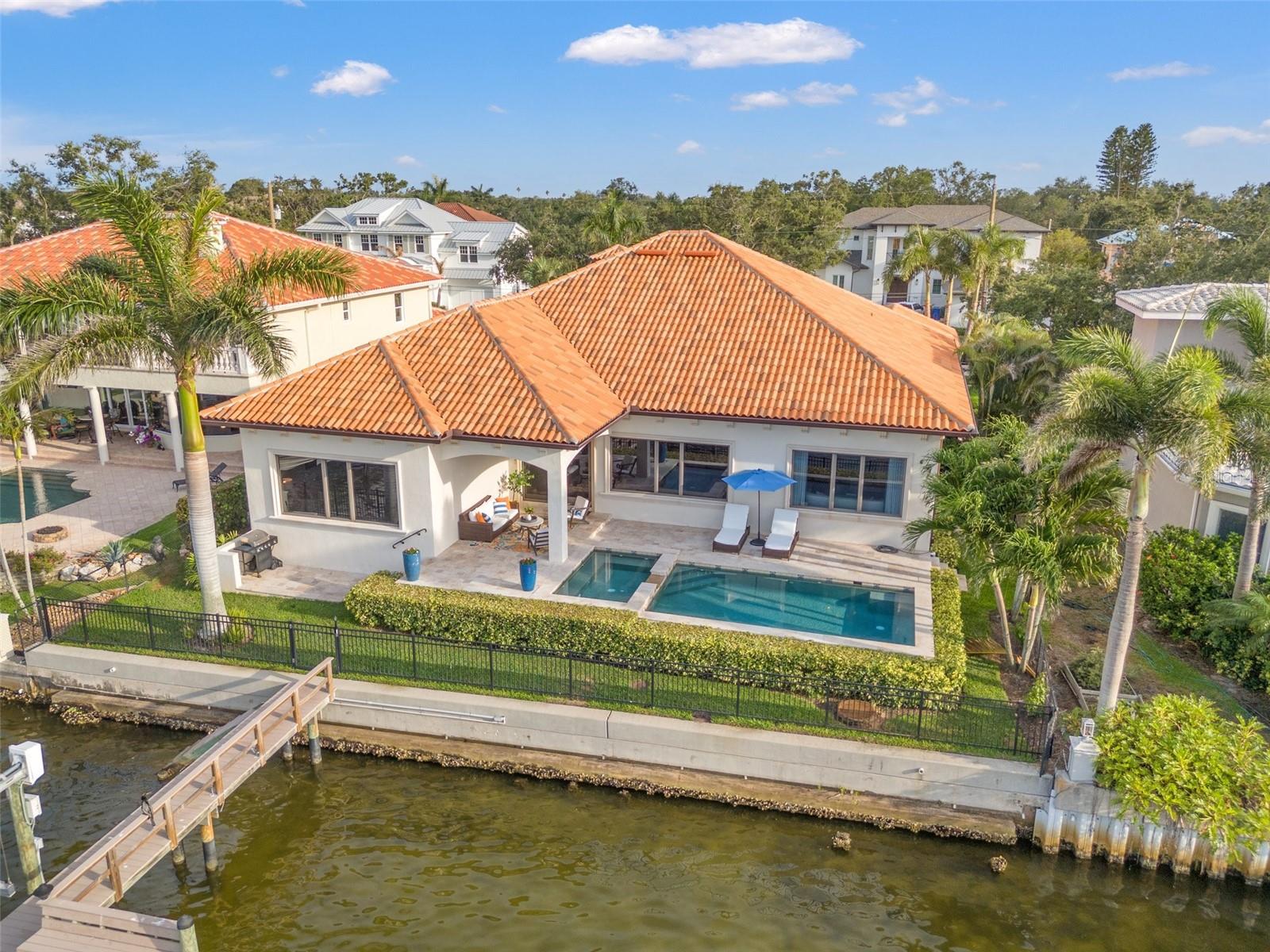 301 BAYVIEW DR NE