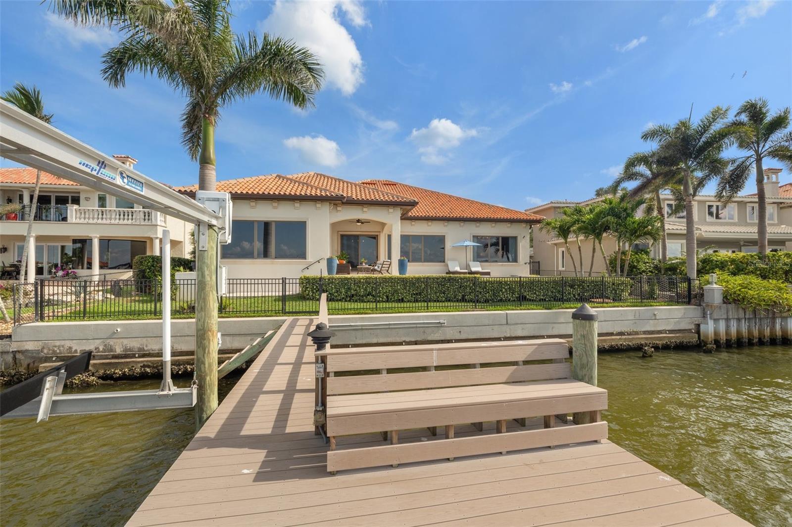 301 BAYVIEW DR NE