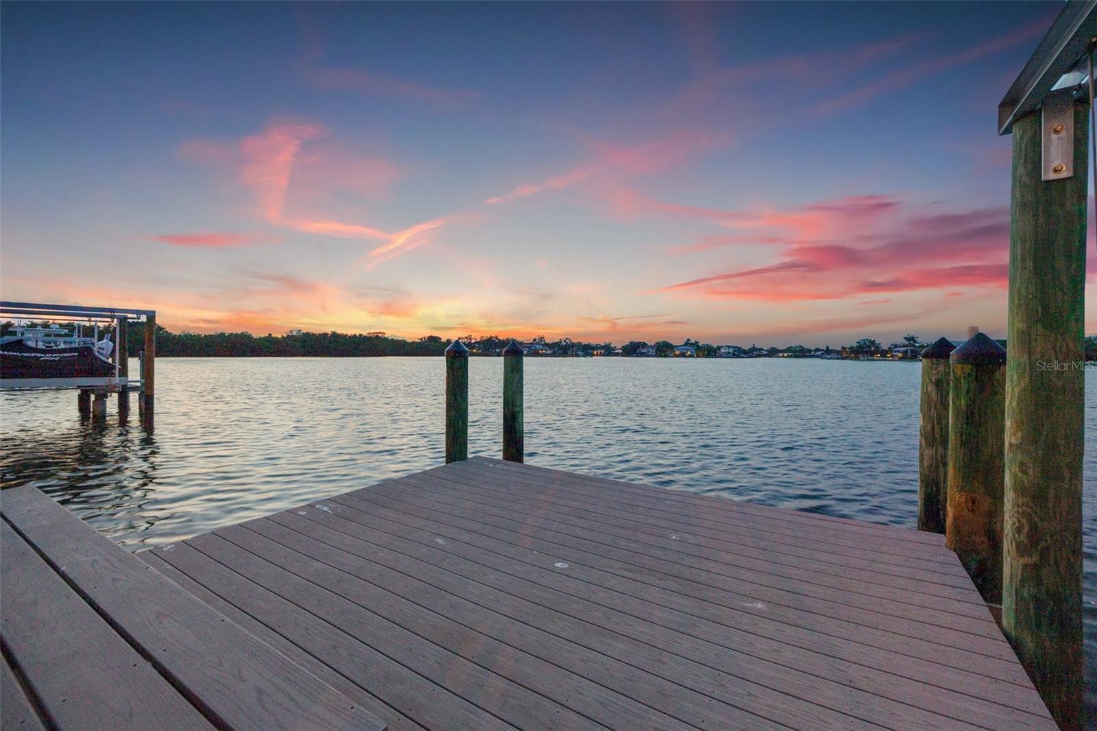 301 BAYVIEW DR NE