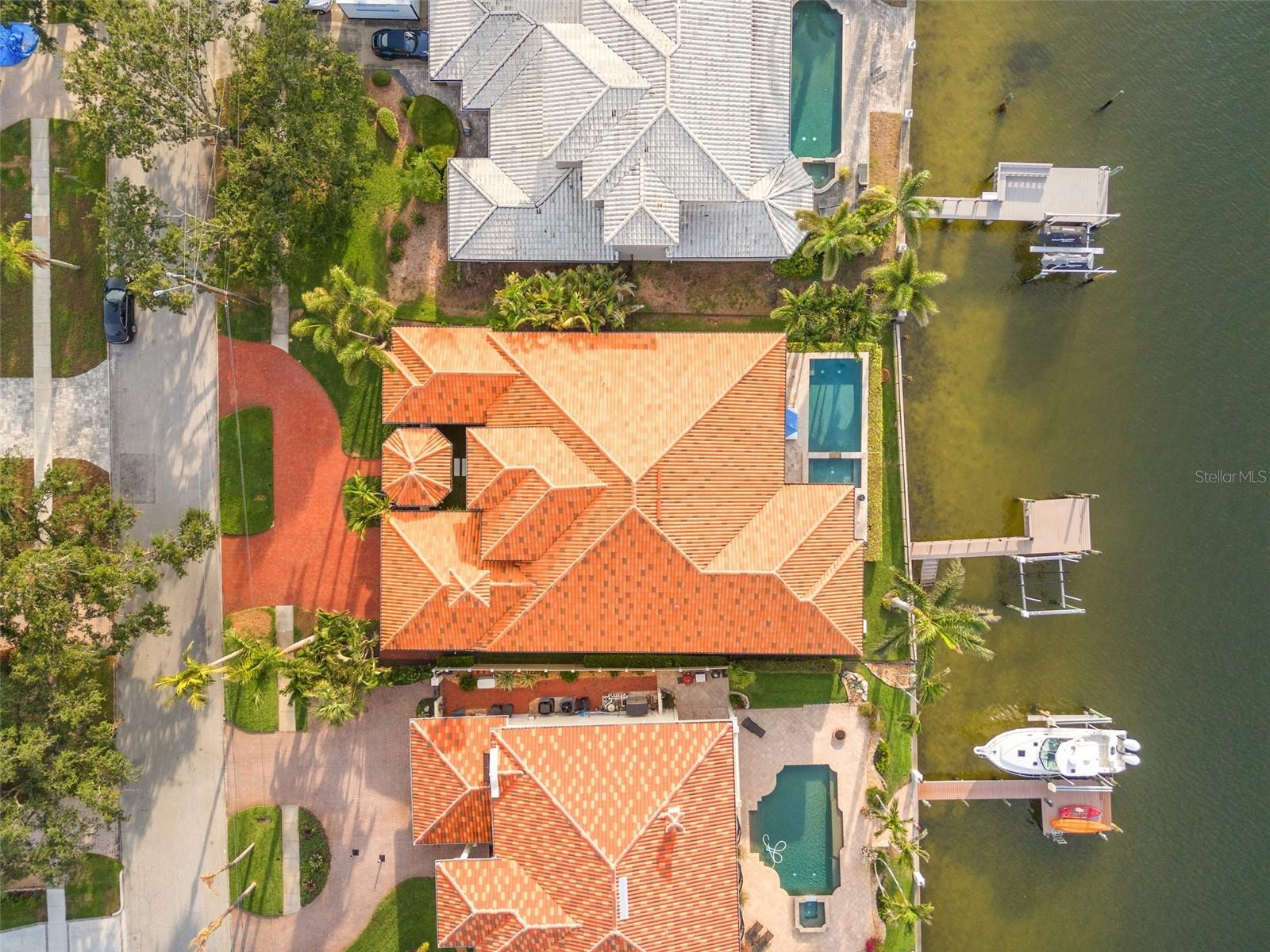 301 BAYVIEW DR NE