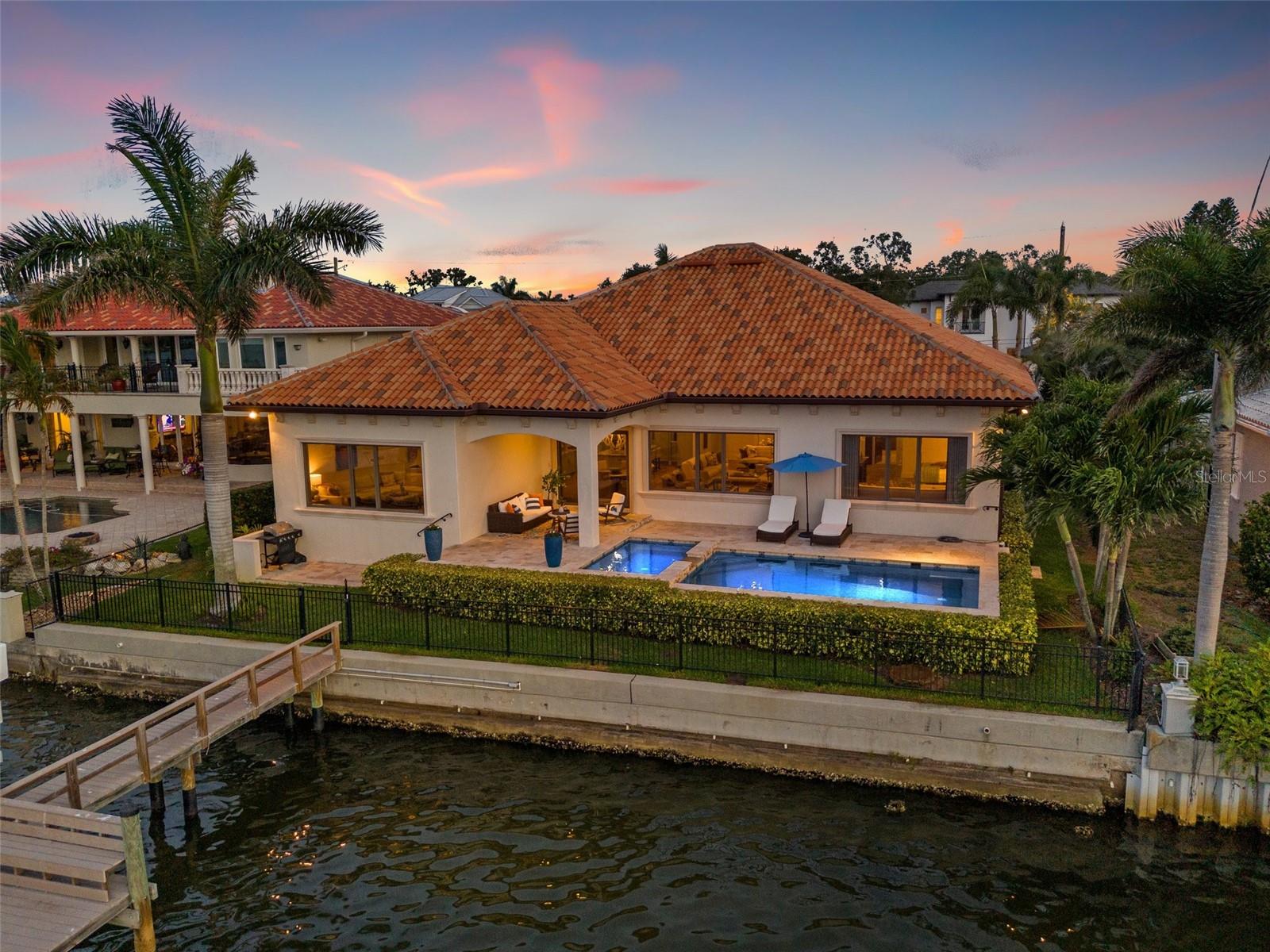 301 BAYVIEW DR NE