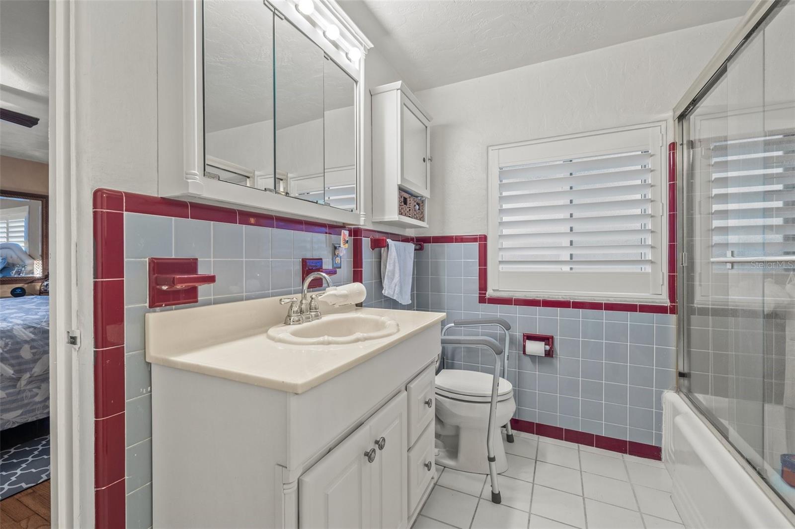 243 SNELL ISLE BLVD NE