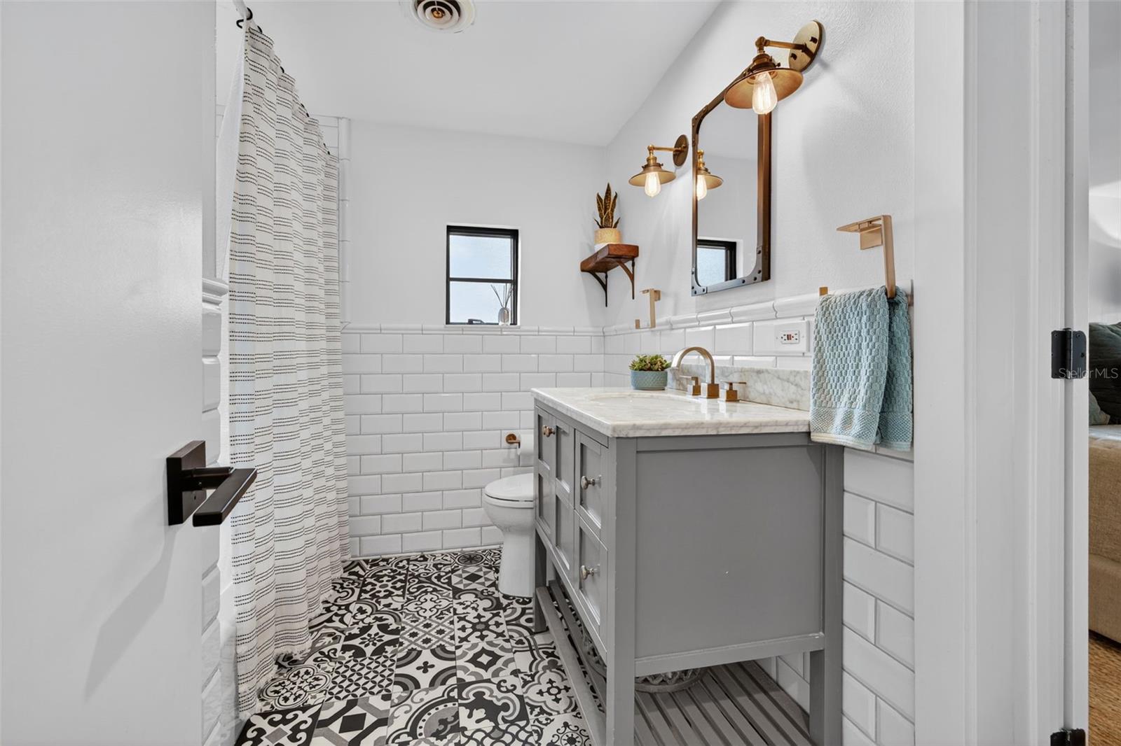 235 SNELL ISLE BLVD NE