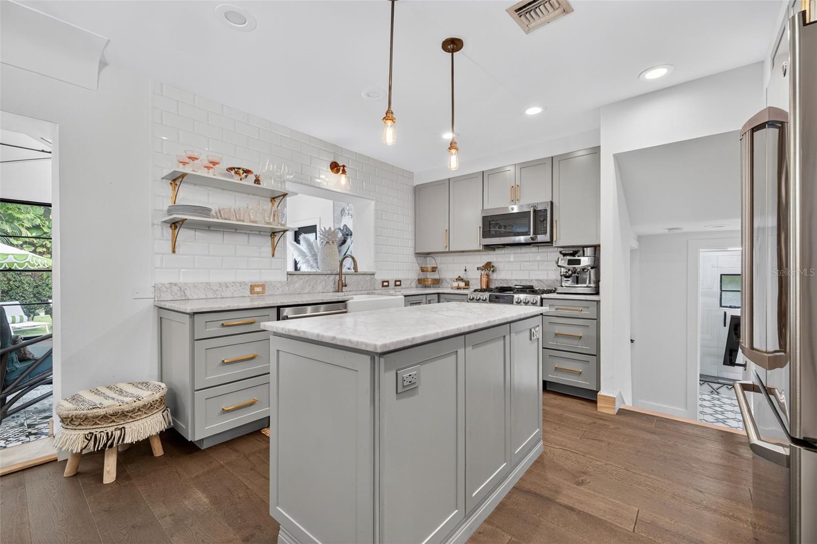 235 SNELL ISLE BLVD NE