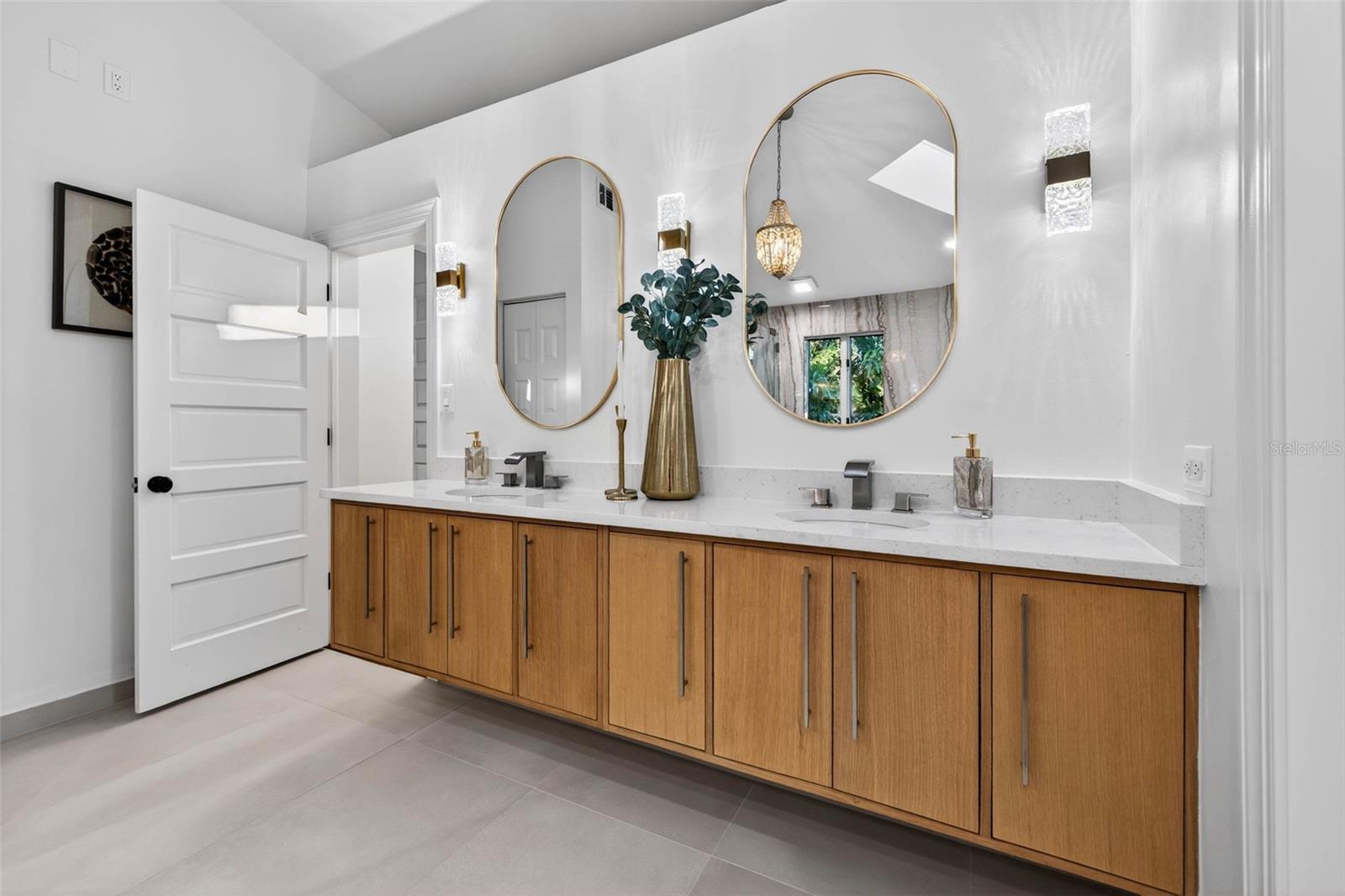 1222 BRIGHTWATERS BLVD NE