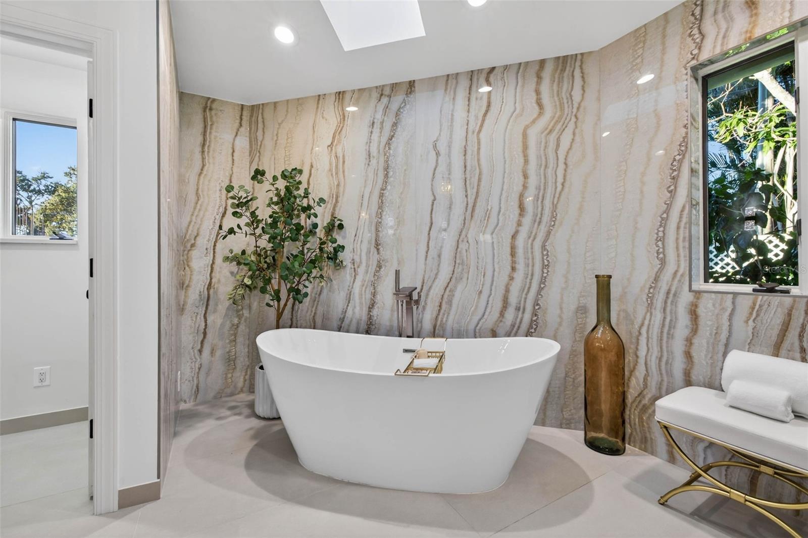 1222 BRIGHTWATERS BLVD NE