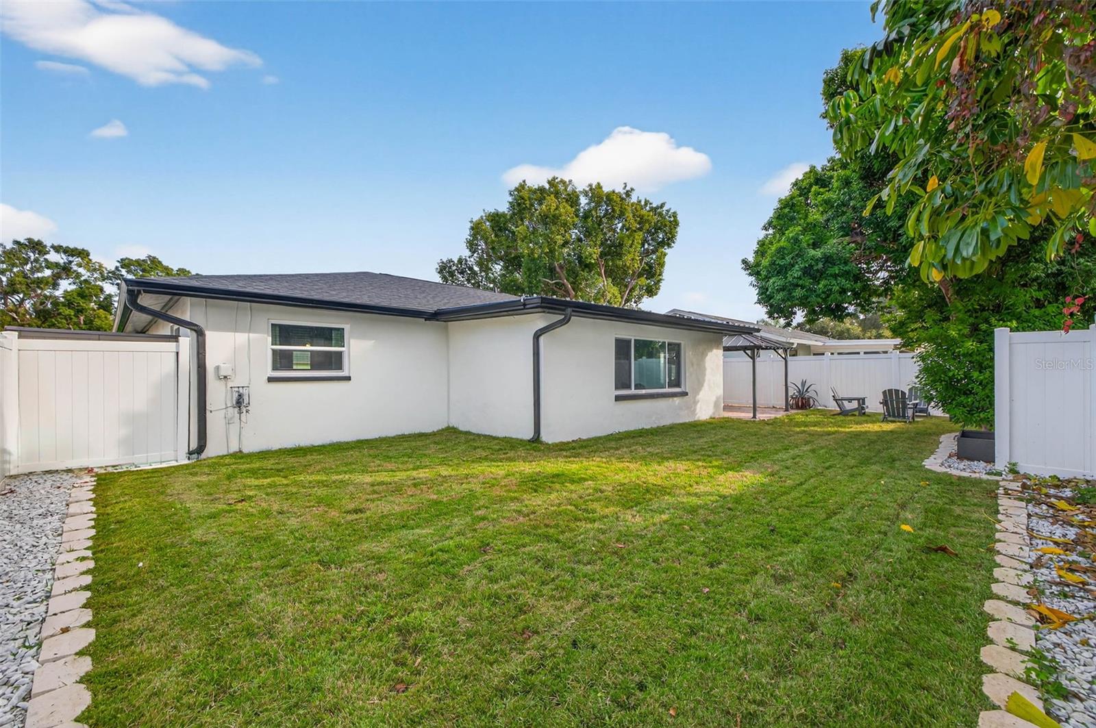 2581 BRAMBLEWOOD DR W