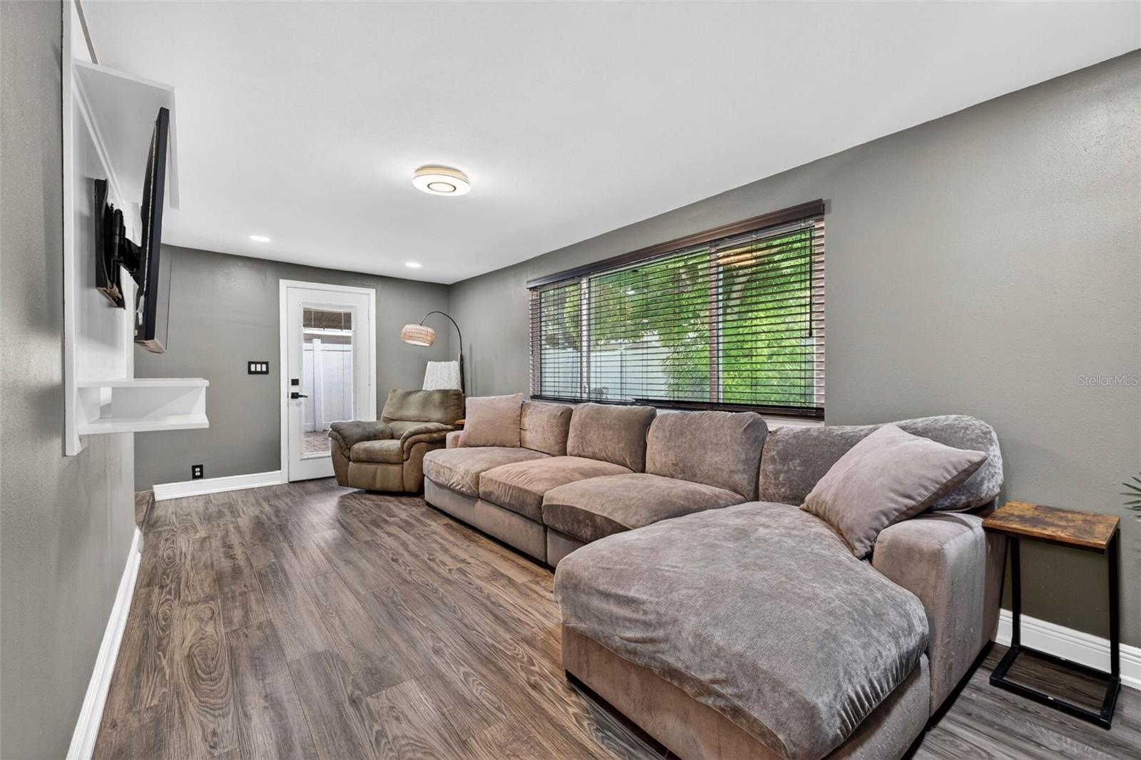 2581 BRAMBLEWOOD DR W