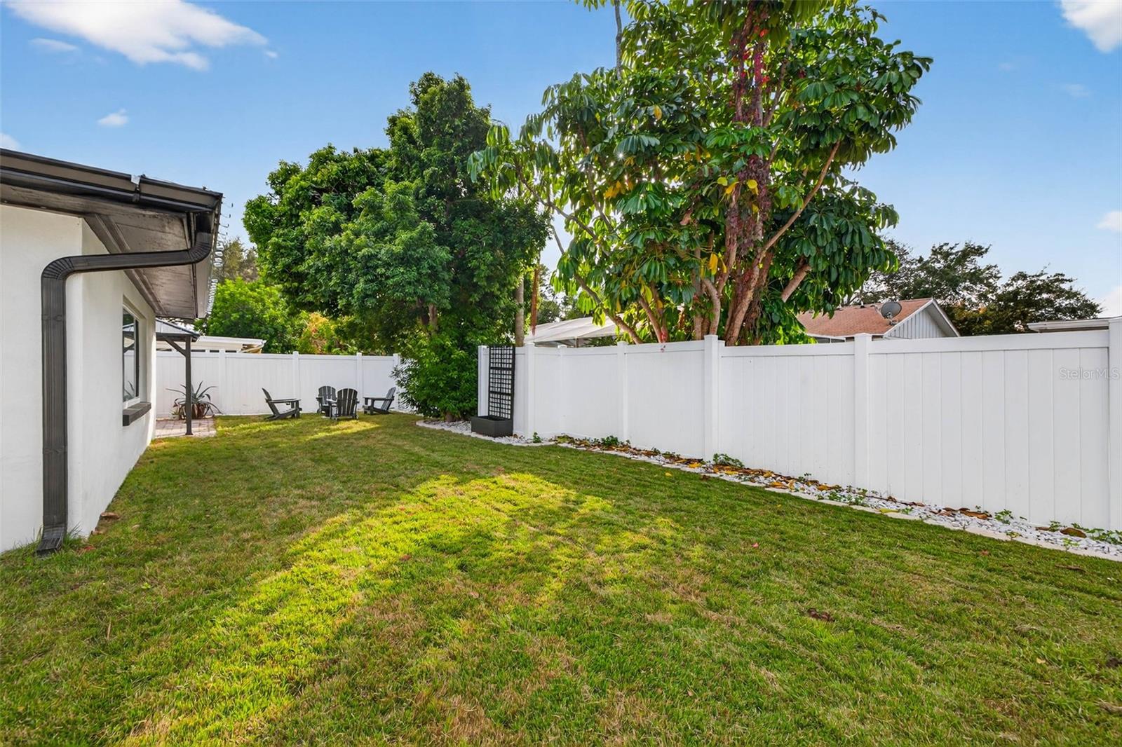 2581 BRAMBLEWOOD DR W