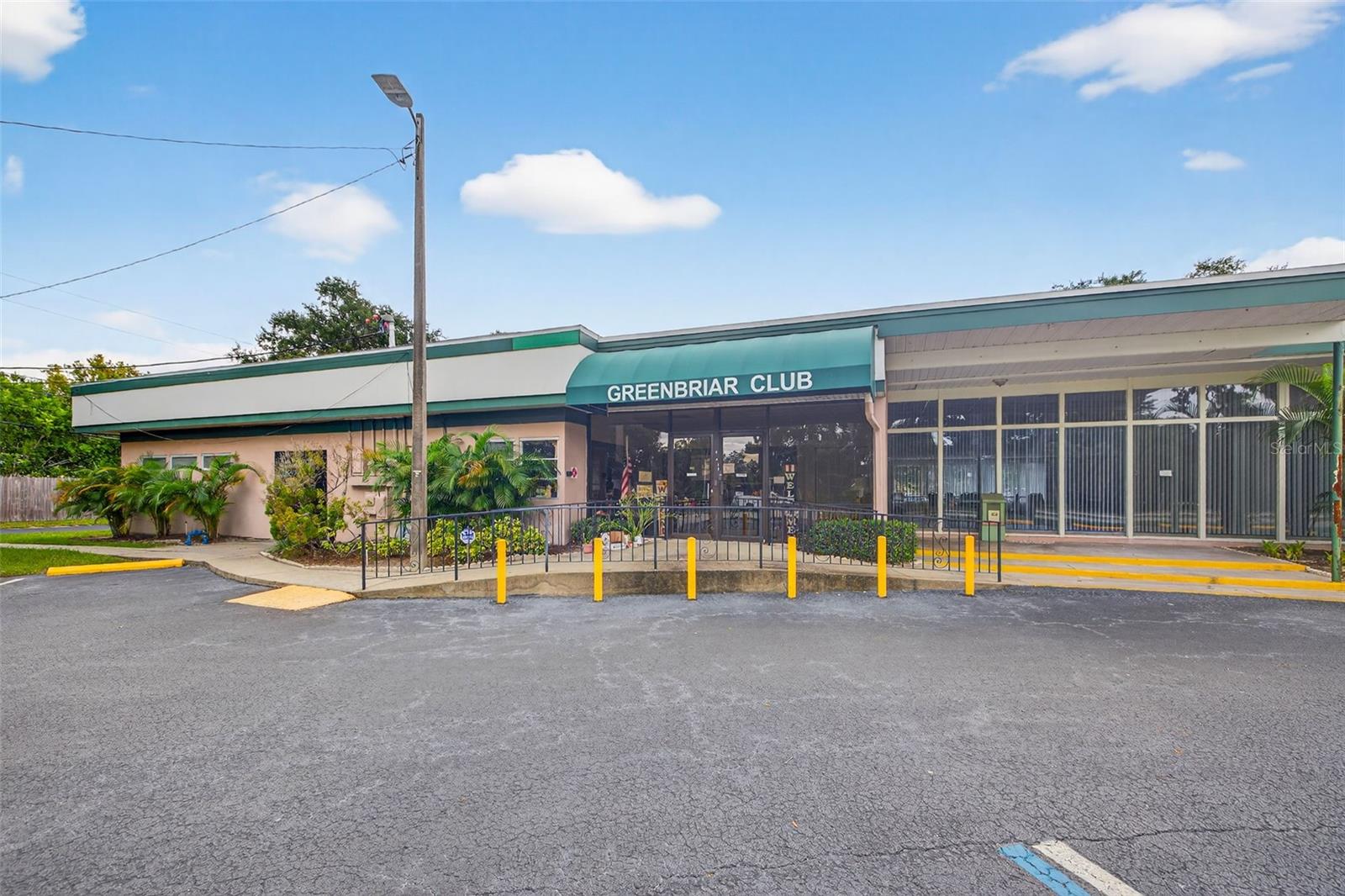 2581 BRAMBLEWOOD DR W