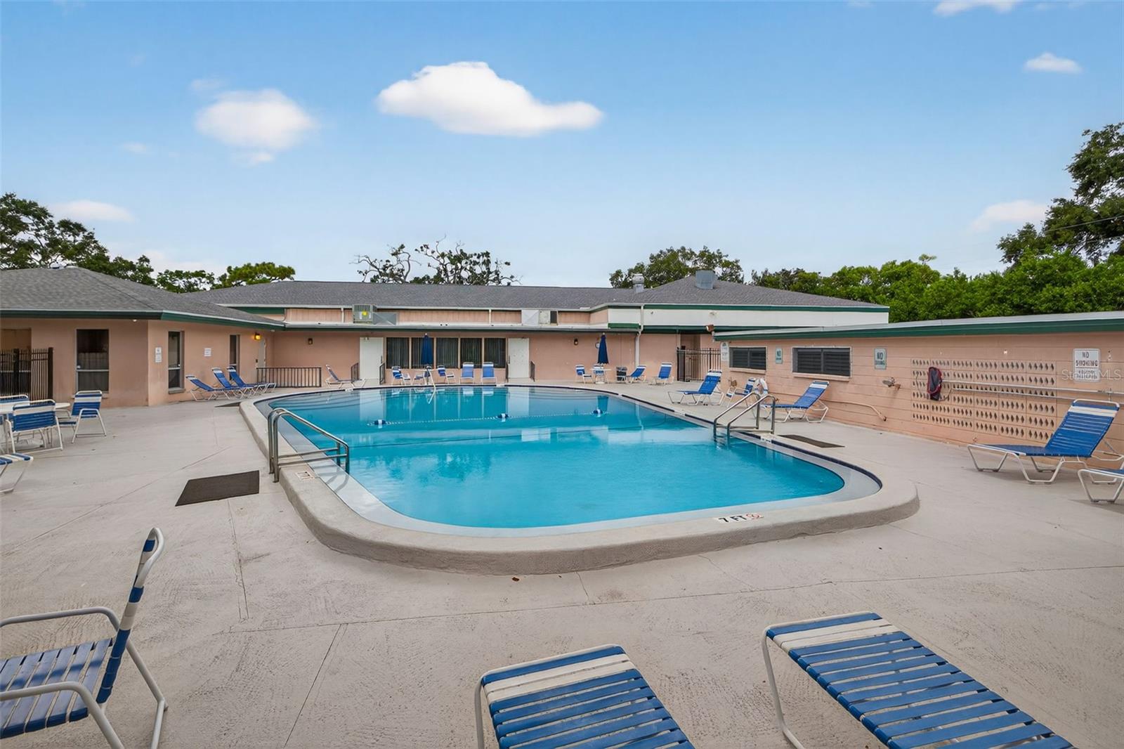 2581 BRAMBLEWOOD DR W