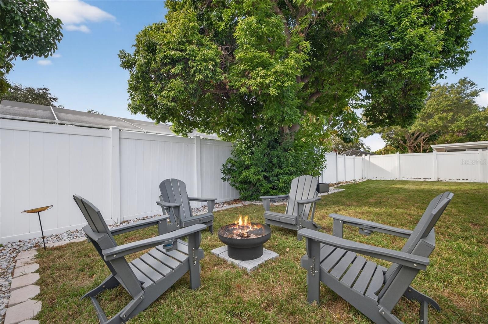 2581 BRAMBLEWOOD DR W