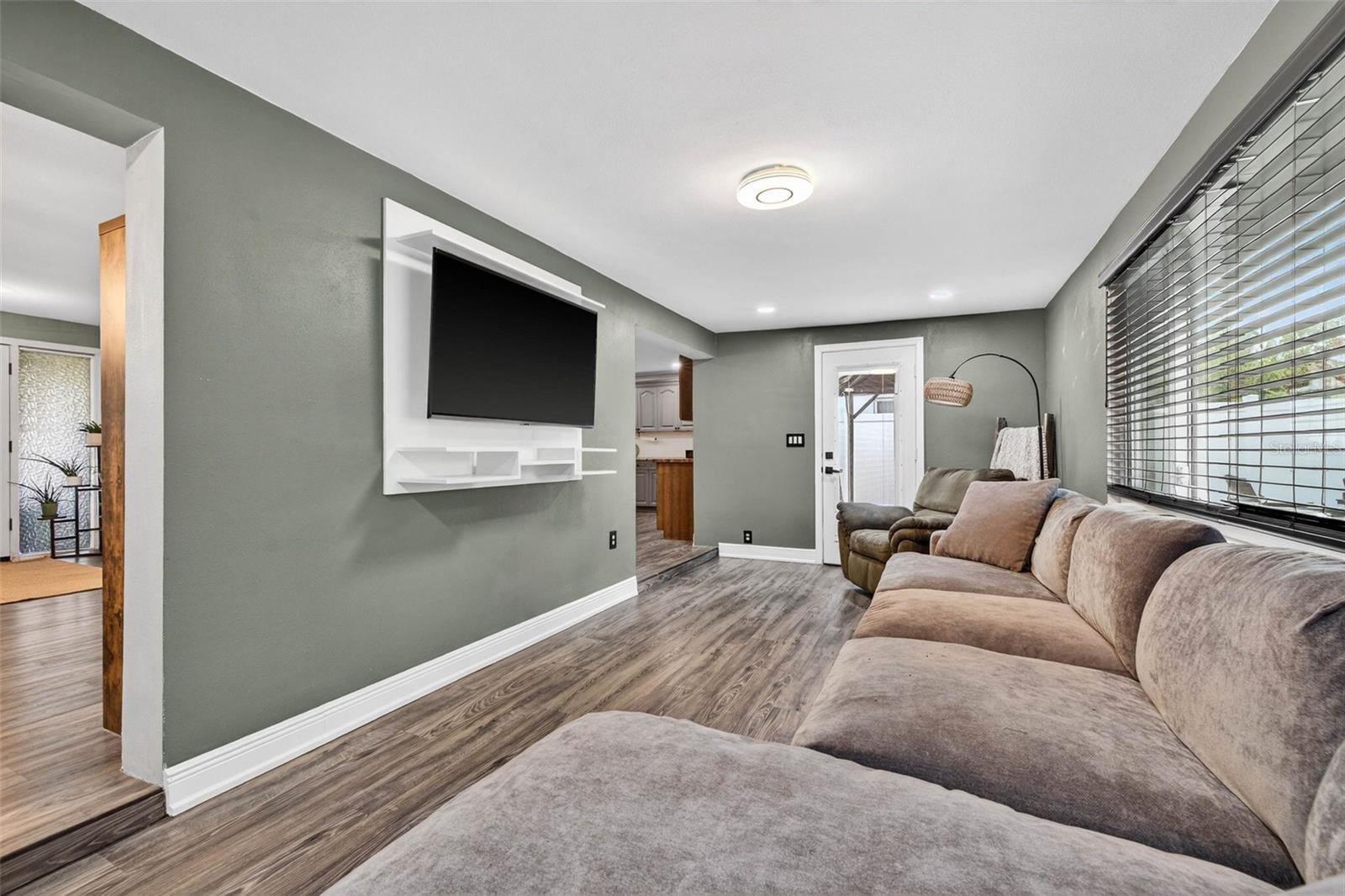 2581 BRAMBLEWOOD DR W