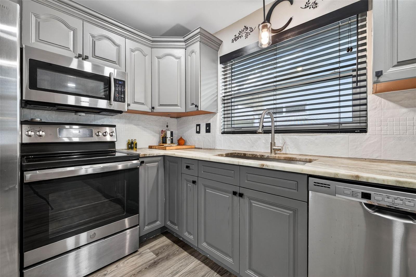 2581 BRAMBLEWOOD DR W