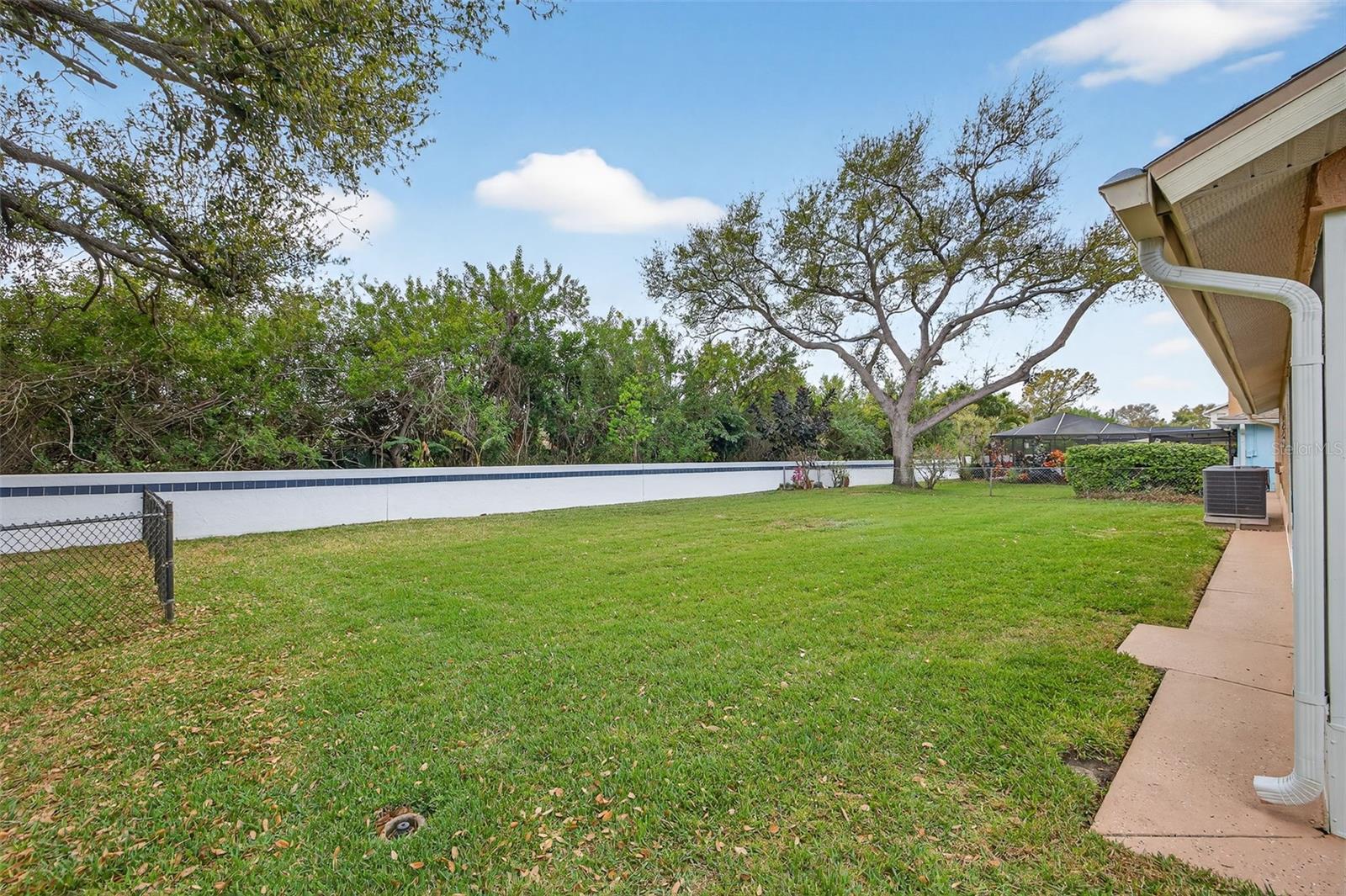 1700 GLEN LAKES BLVD N