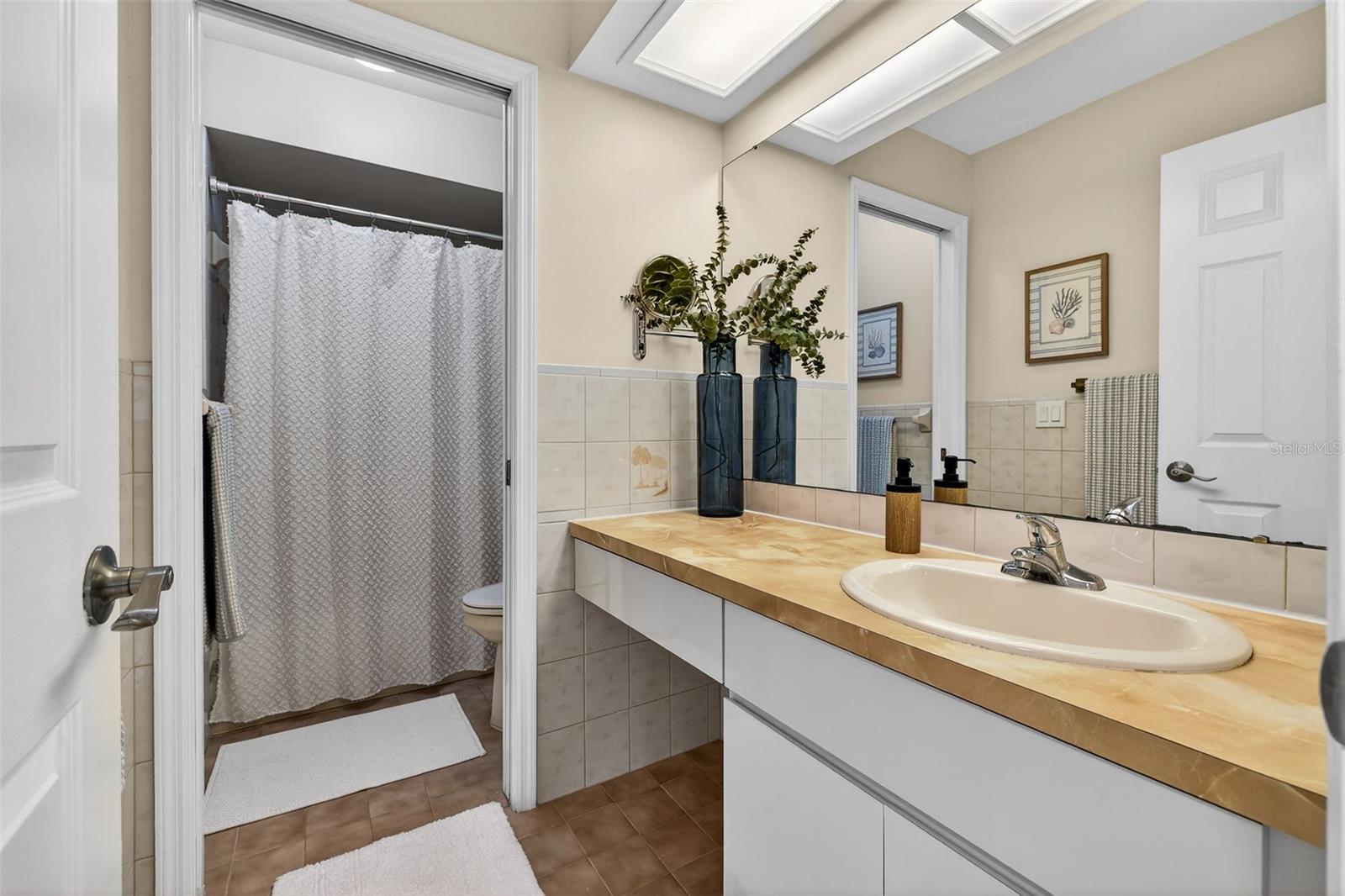 1700 GLEN LAKES BLVD N