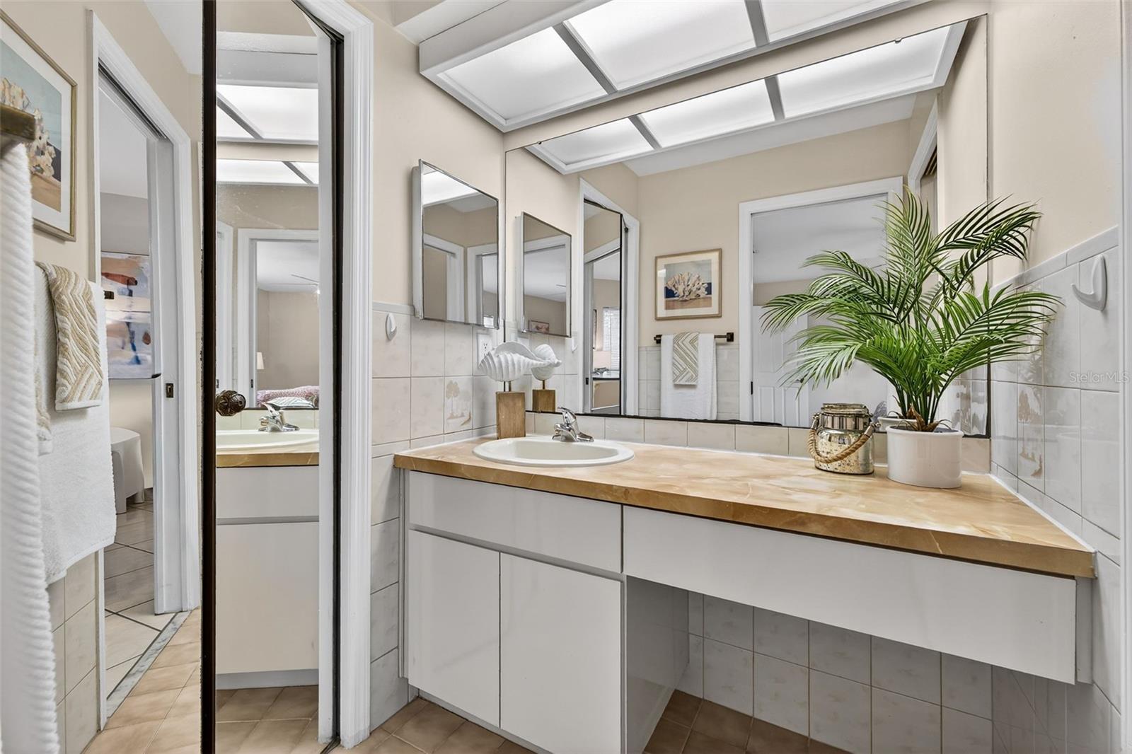 1700 GLEN LAKES BLVD N