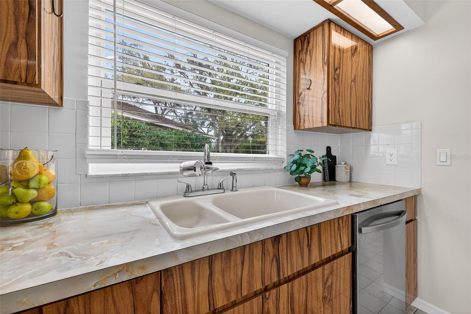 1700 GLEN LAKES BLVD N