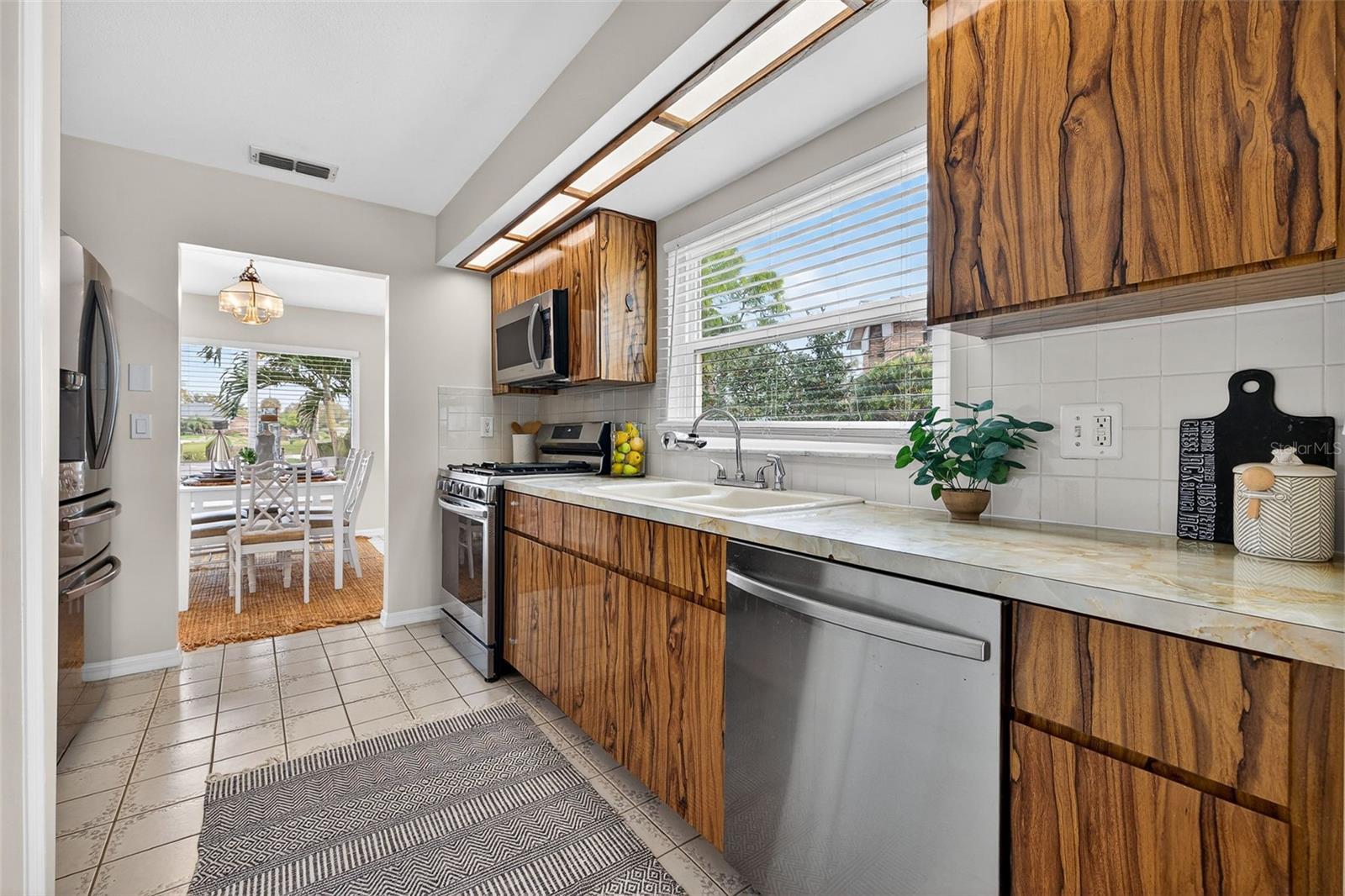 1700 GLEN LAKES BLVD N