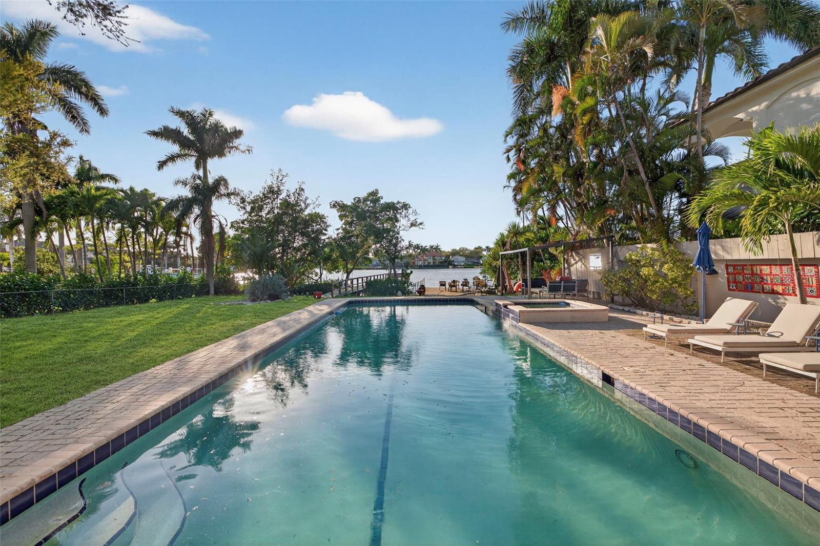 490 COFFEE POT RIVIERA NE