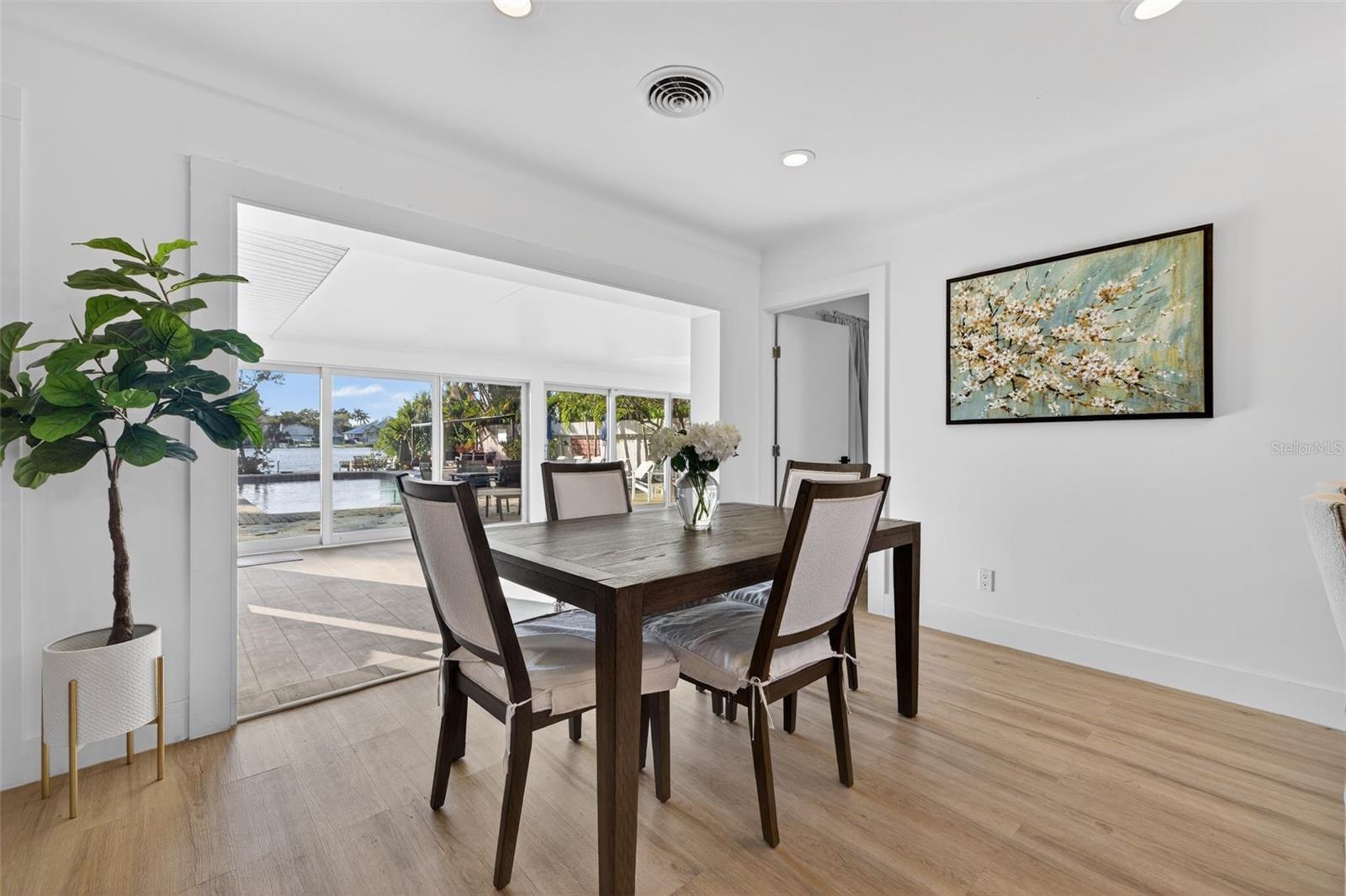 490 COFFEE POT RIVIERA NE