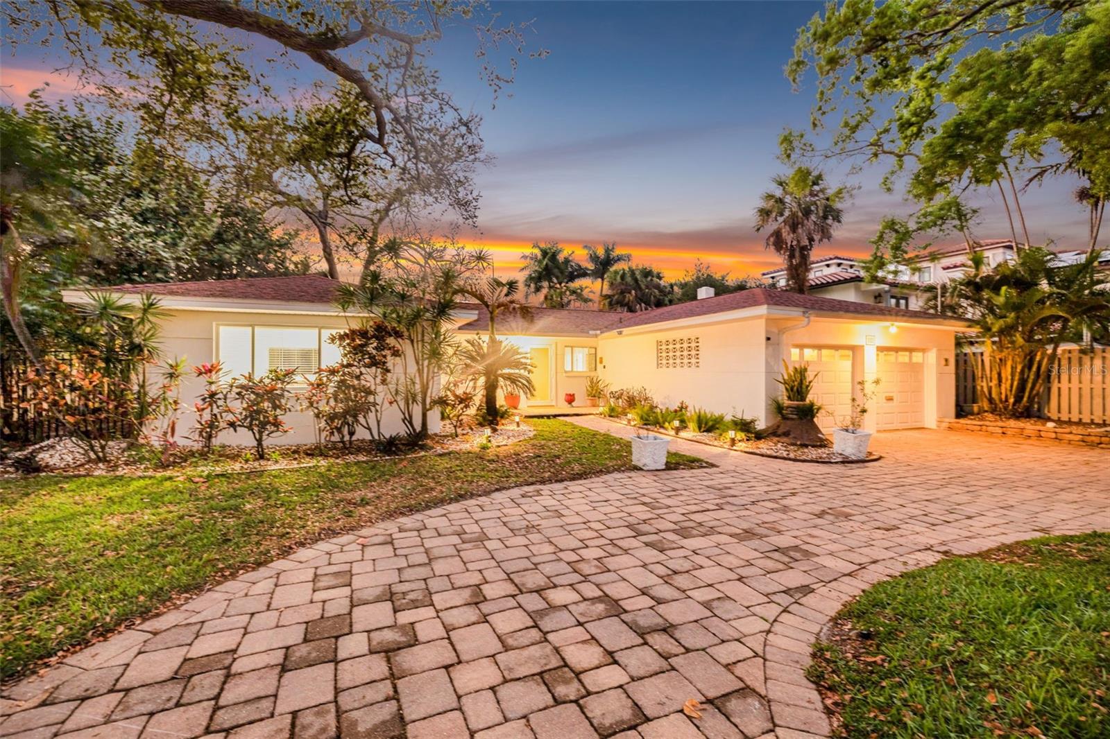 490 COFFEE POT RIVIERA NE