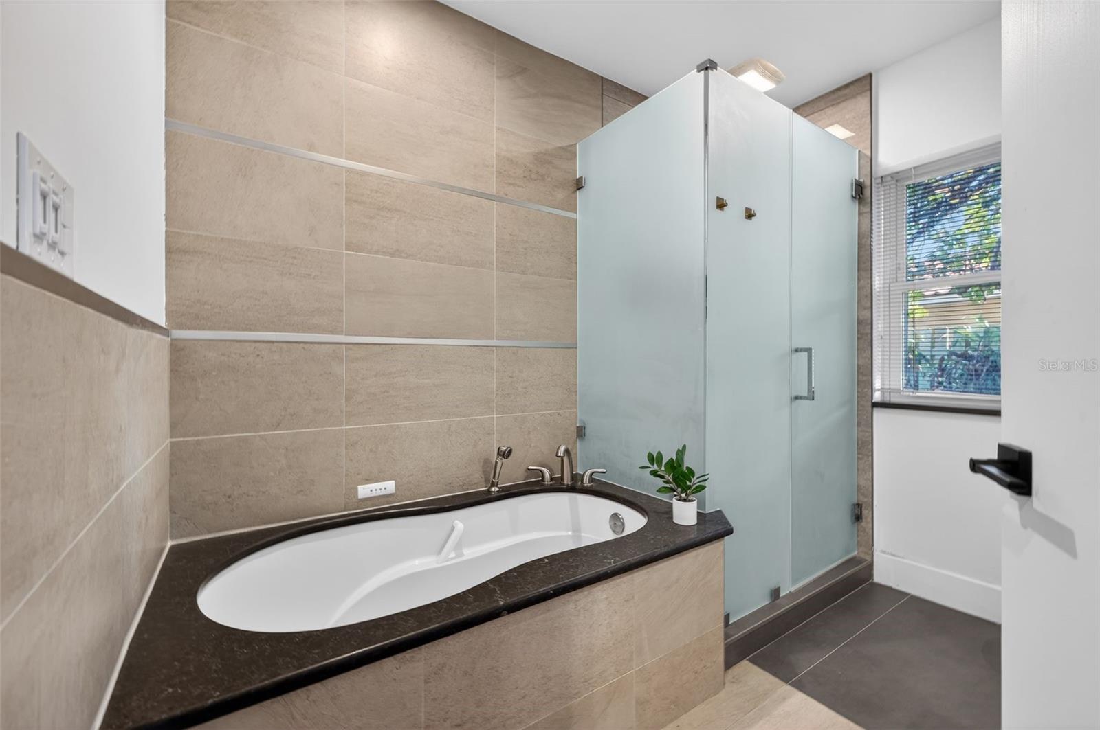 490 COFFEE POT RIVIERA NE