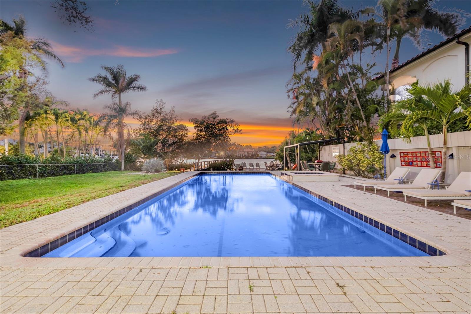 490 COFFEE POT RIVIERA NE