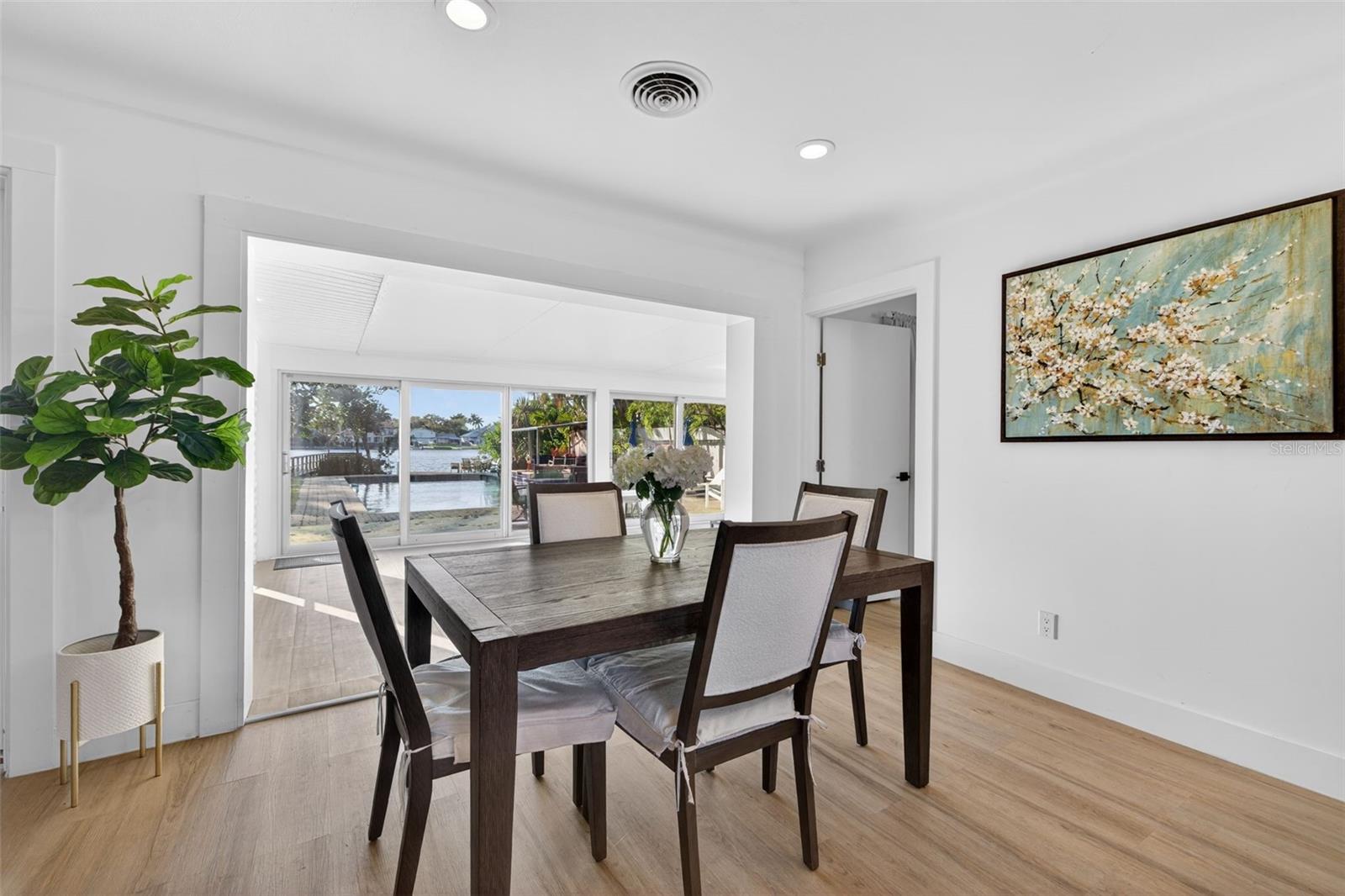 490 COFFEE POT RIVIERA NE