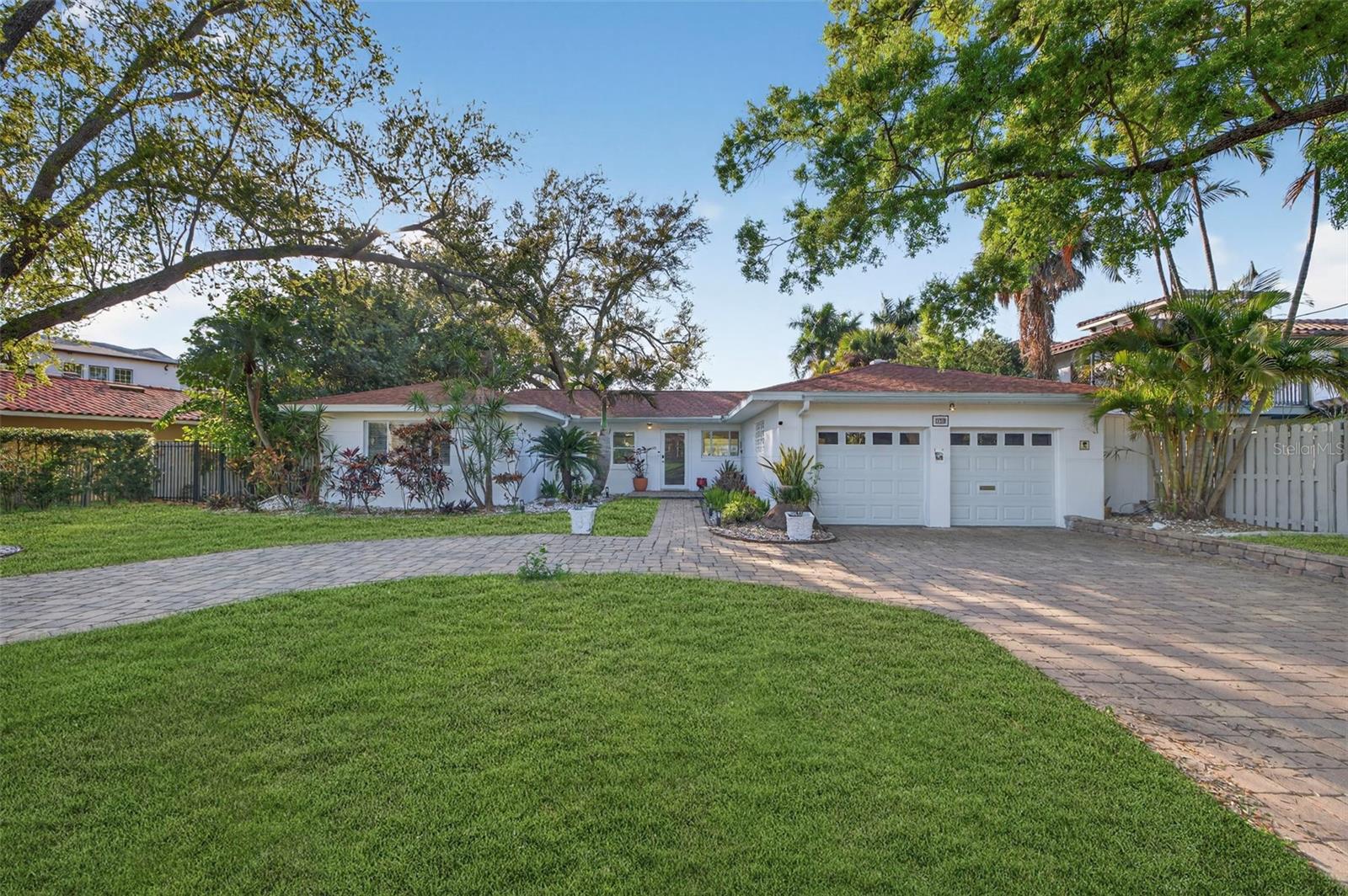 490 COFFEE POT RIVIERA NE