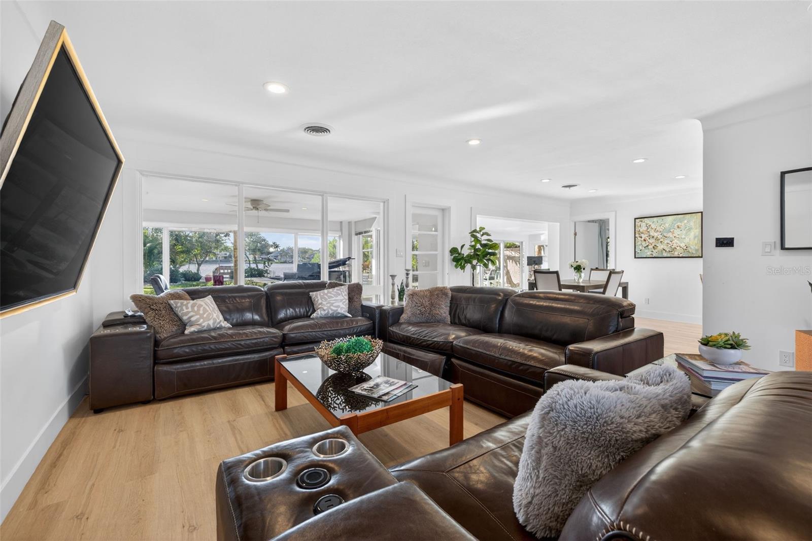 490 COFFEE POT RIVIERA NE