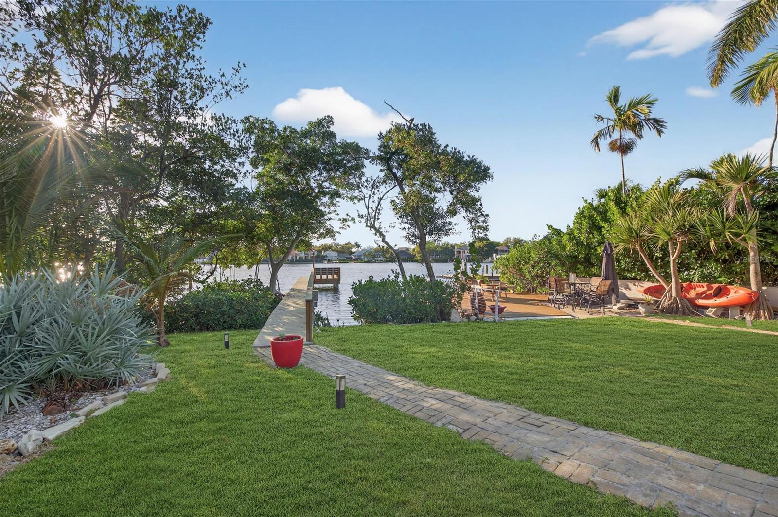 490 COFFEE POT RIVIERA NE