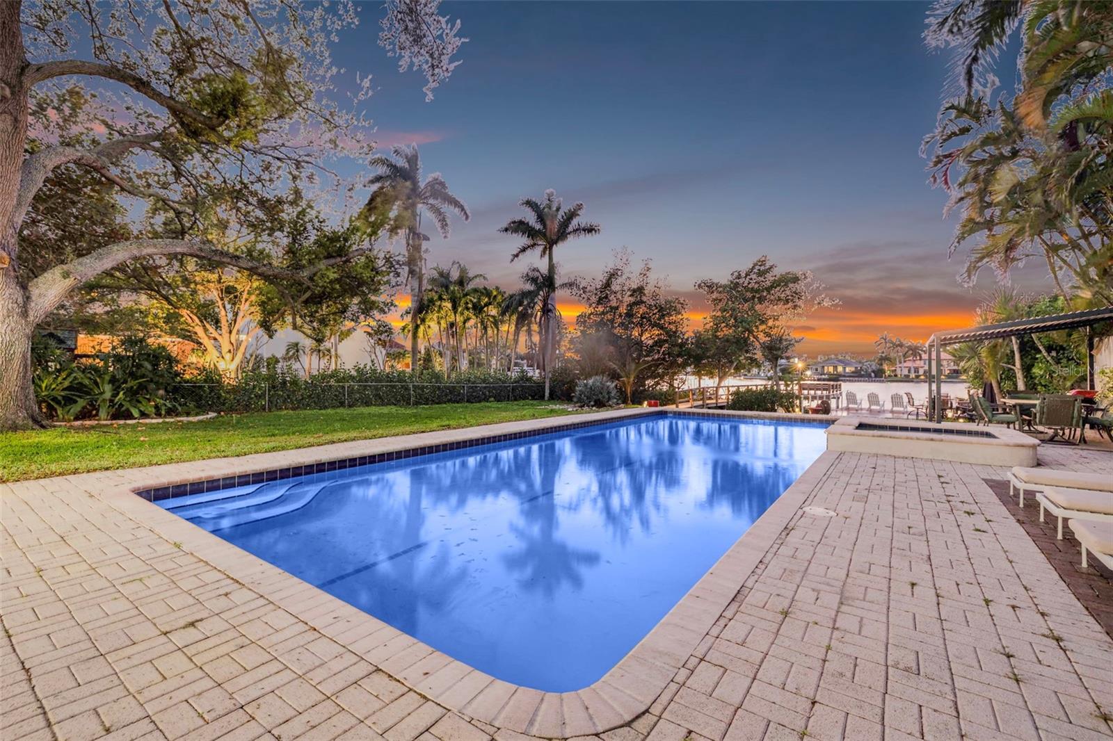 490 COFFEE POT RIVIERA NE