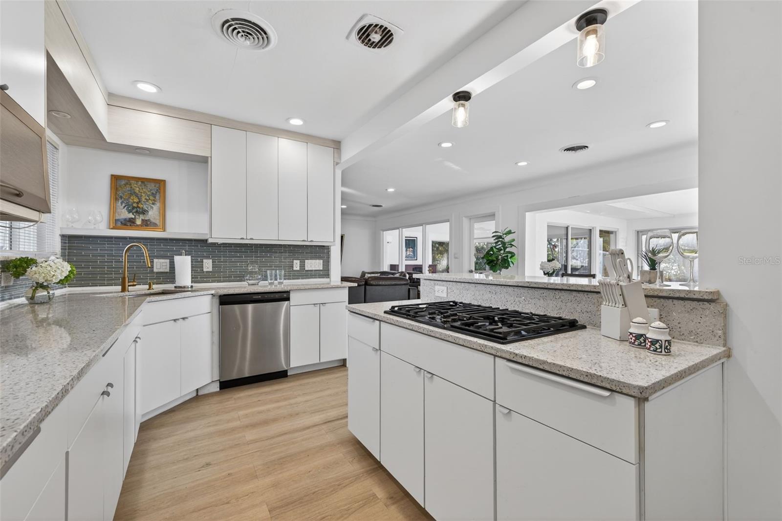 490 COFFEE POT RIVIERA NE