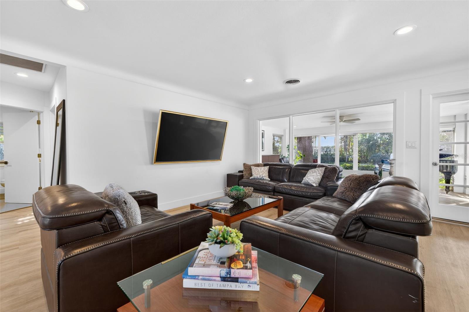 490 COFFEE POT RIVIERA NE